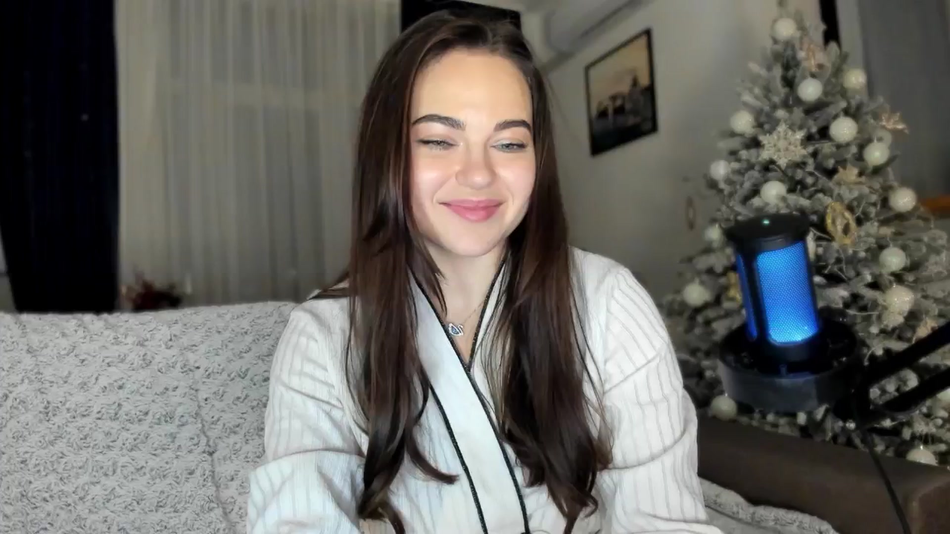 Gallery image thumbnail from BeeTheQueen's myfreecams stream on, 12/24/2024, 21:30 image 8 of 20