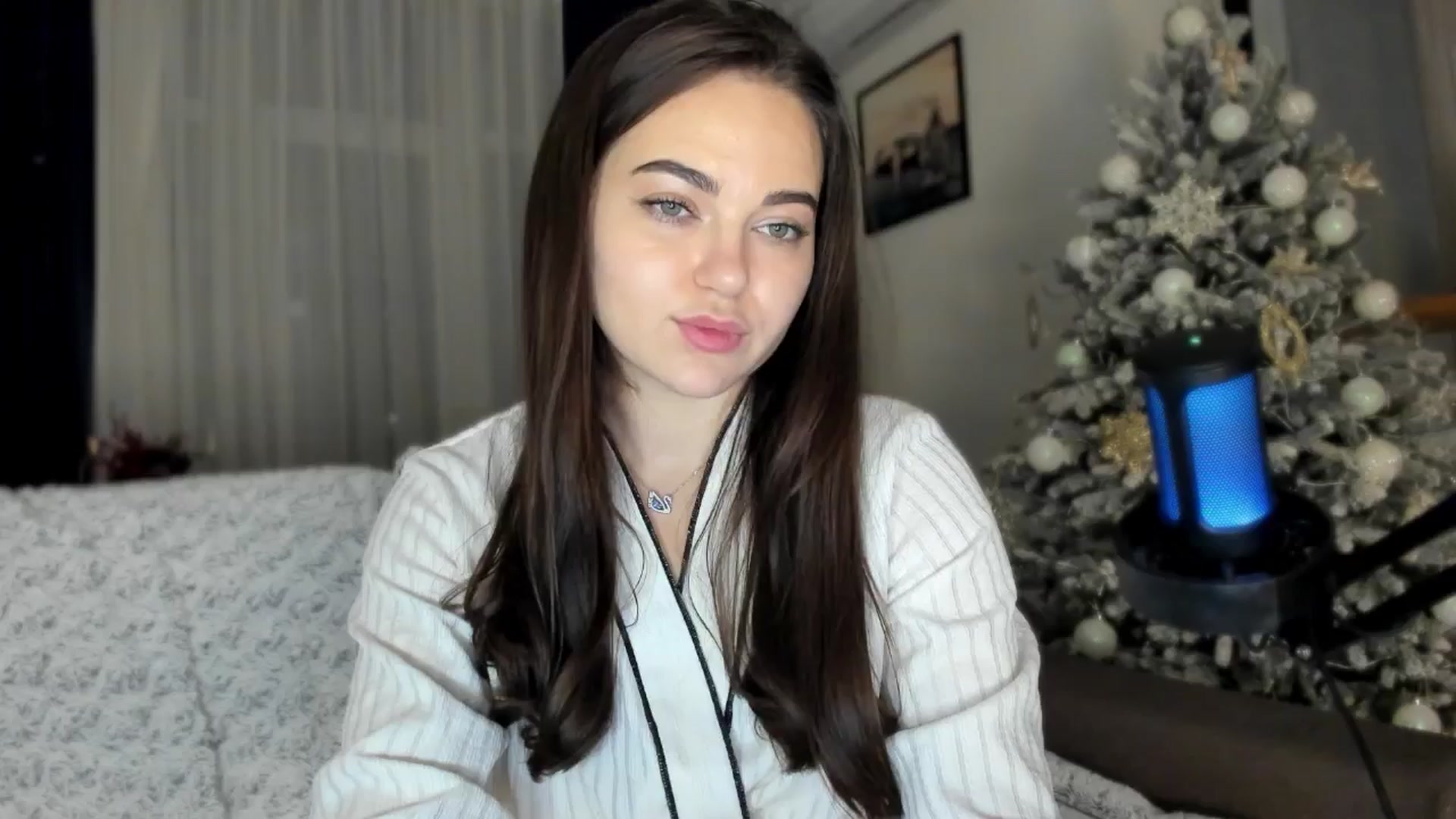 Gallery image thumbnail from BeeTheQueen's myfreecams stream on, 12/24/2024, 21:30 image 15 of 20