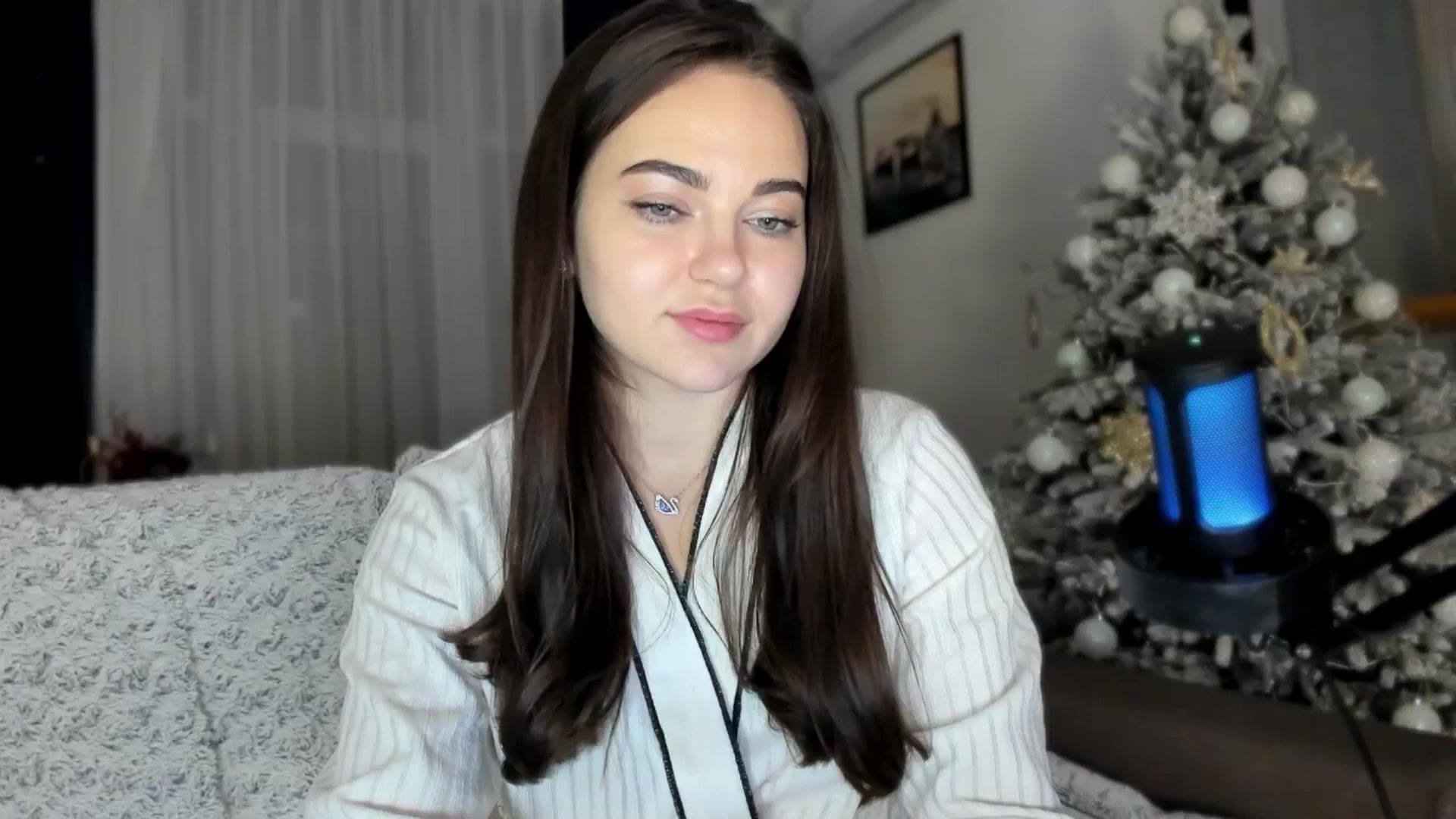 Gallery image thumbnail from BeeTheQueen's myfreecams stream on, 12/24/2024, 21:30 image 18 of 20