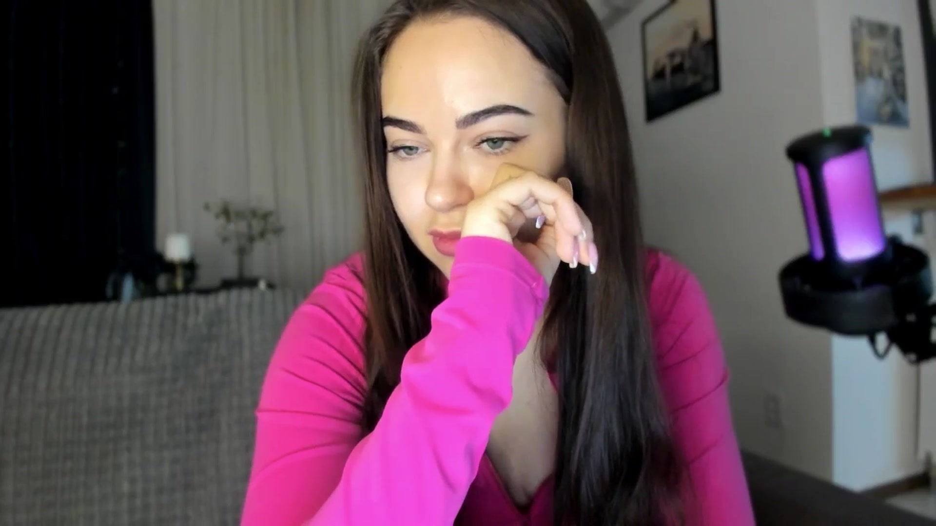 Gallery image thumbnail from BeeTheQueen's myfreecams stream on, 03/02/2025, 17:31 image 15 of 20