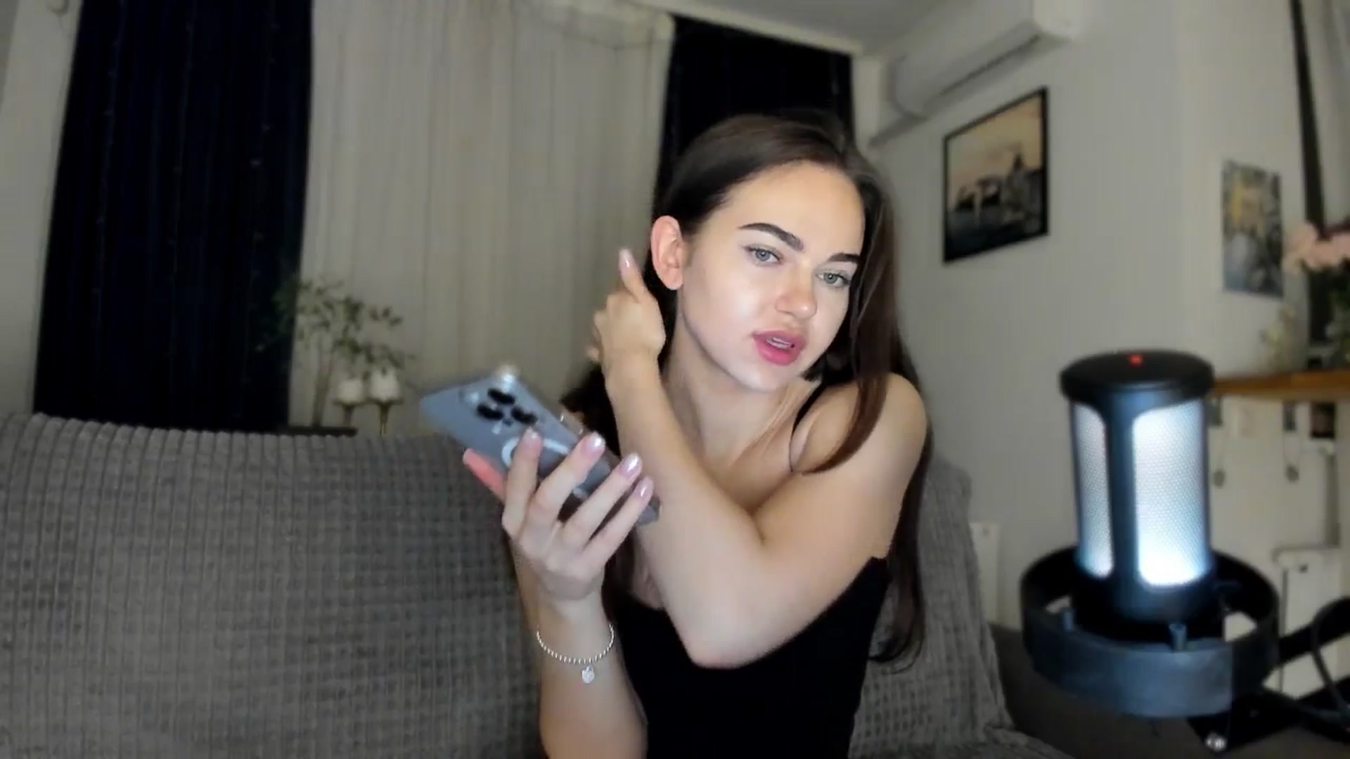 Gallery image thumbnail from BeeTheQueen's myfreecams stream on, 03/11/2025, 18:58 image 10 of 20