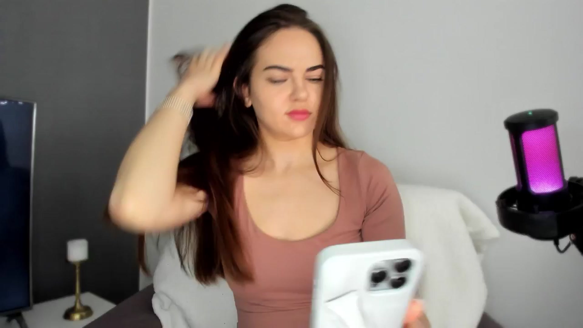 Gallery image thumbnail from BeeTheQueen's myfreecams stream on, 05/15/2025, 12:24 image 14 of 20