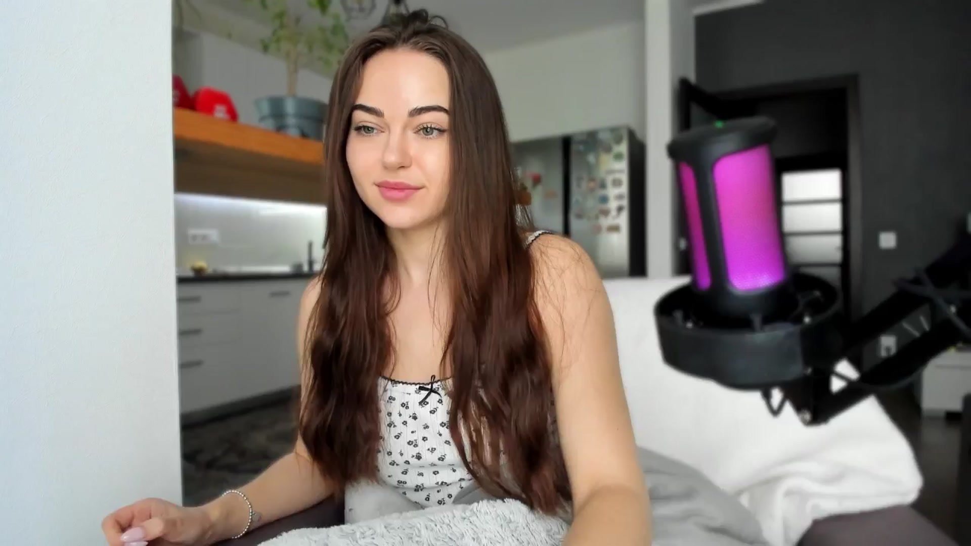 Gallery image thumbnail from BeeTheQueen's myfreecams stream on, 05/17/2025, 13:46 image 13 of 20