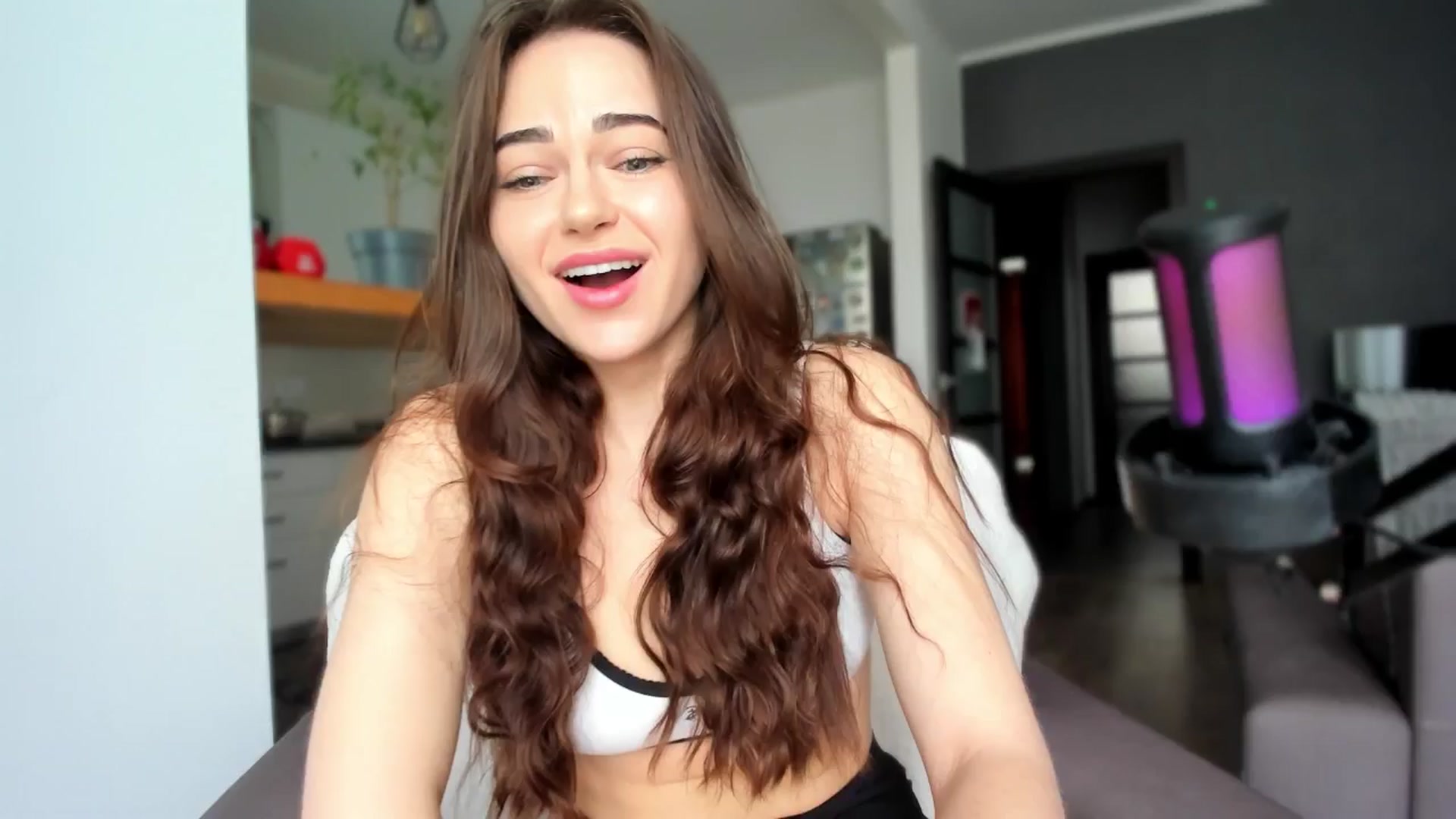 Gallery image thumbnail from BeeTheQueen's myfreecams stream on, 05/18/2025, 12:52 image 14 of 20