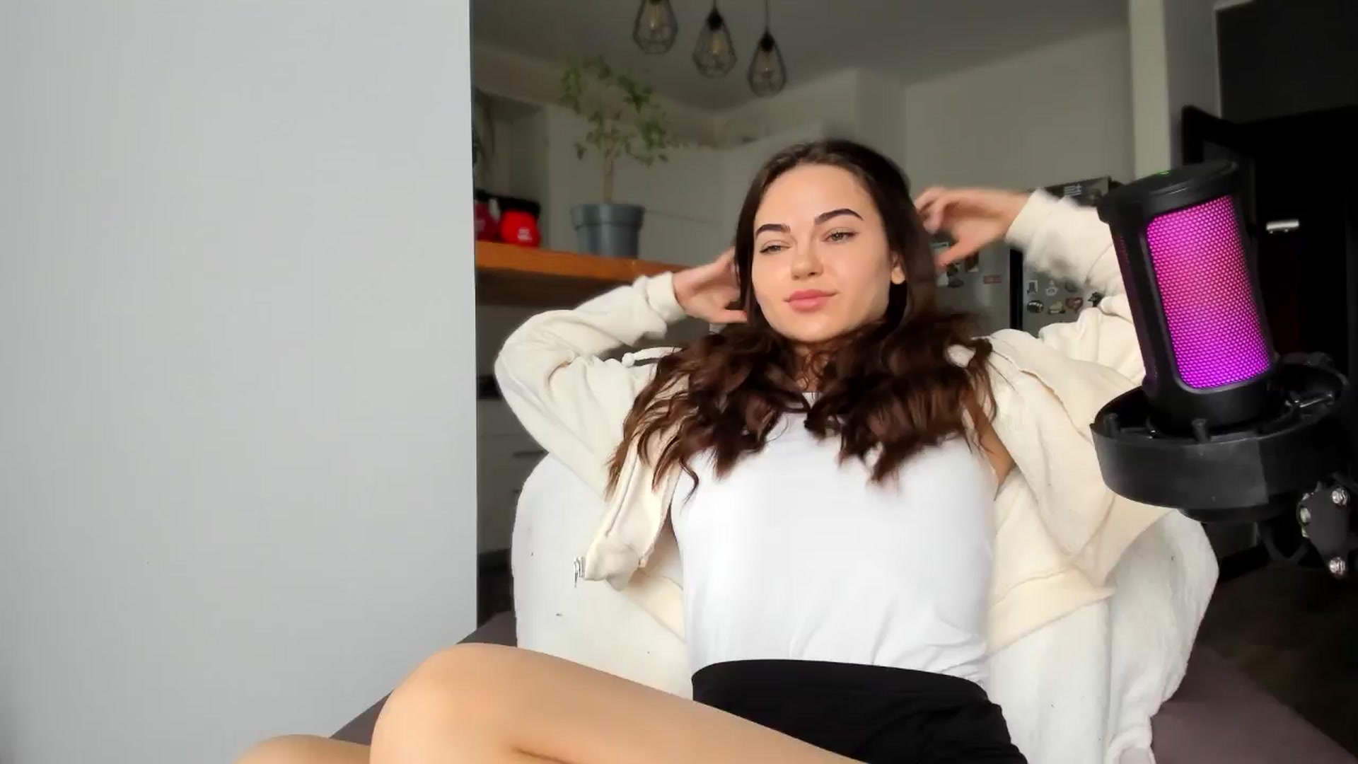 Gallery image thumbnail from BeeTheQueen's myfreecams stream on, 05/18/2025, 16:02 image 20 of 20