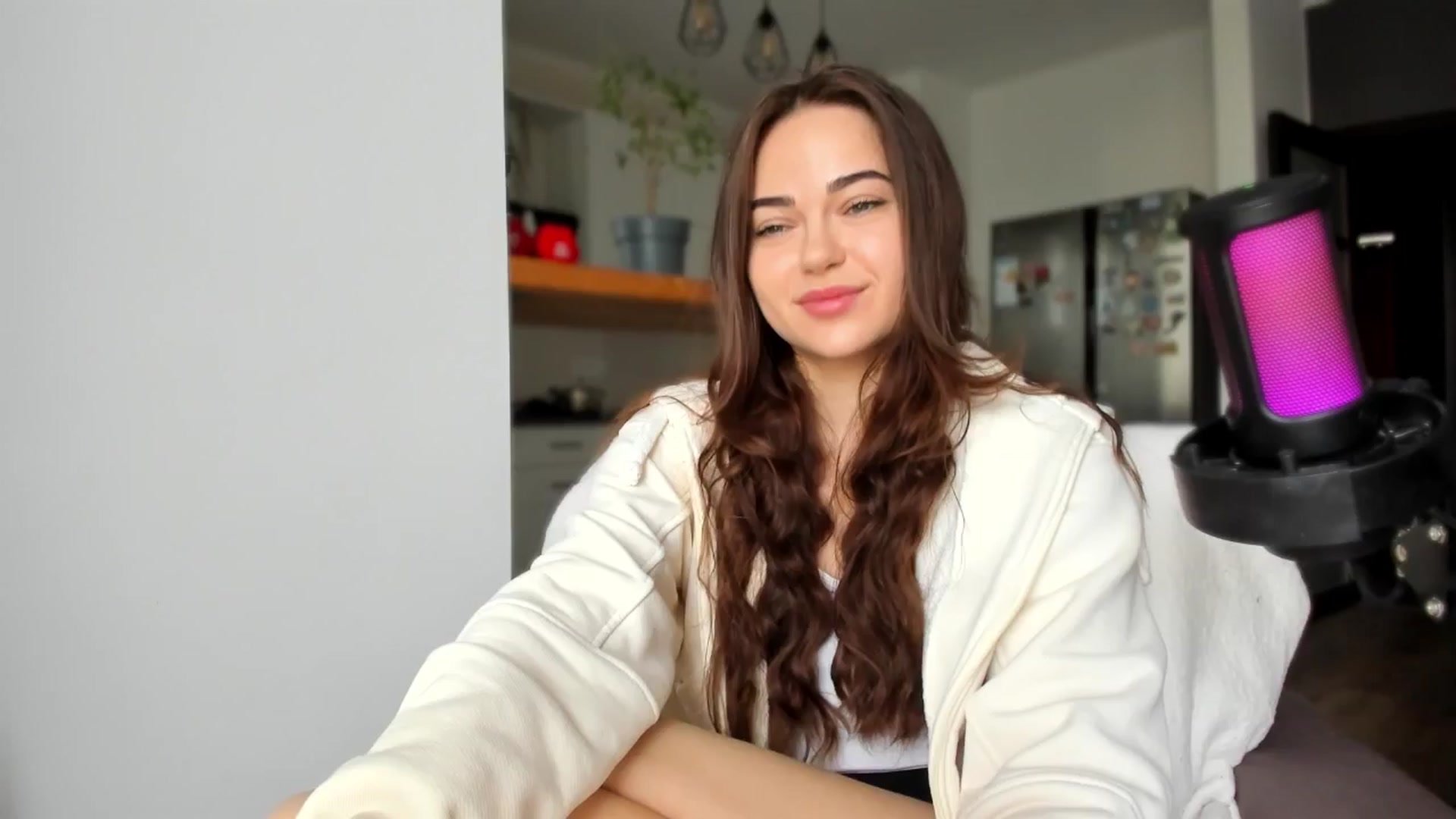 Gallery image thumbnail from BeeTheQueen's myfreecams stream on, 05/18/2025, 16:02 image 12 of 20