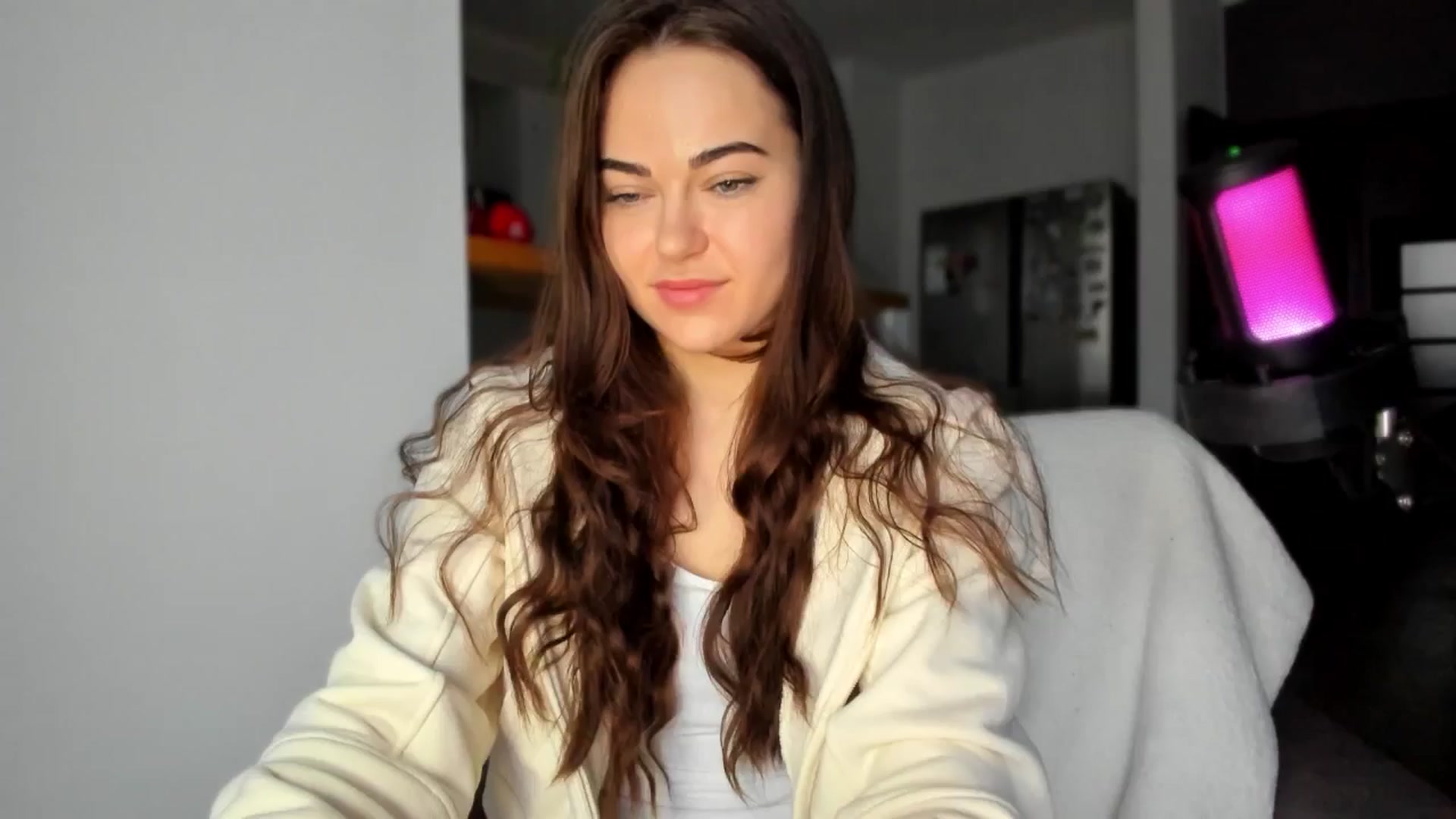 Gallery image thumbnail from BeeTheQueen's myfreecams stream on, 05/18/2025, 17:04 image 9 of 20