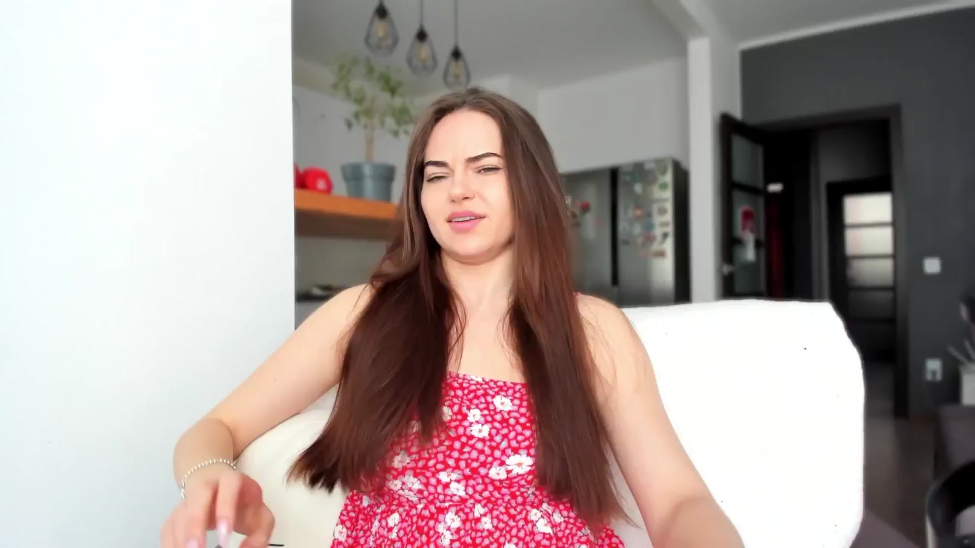 Gallery image thumbnail from BeeTheQueen's myfreecams stream on, 05/19/2025, 14:06 image 2 of 20