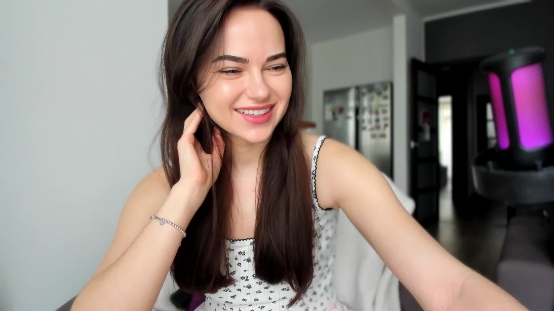 Gallery image thumbnail from BeeTheQueen's myfreecams stream on, 05/25/2025, 14:12 image 5 of 20
