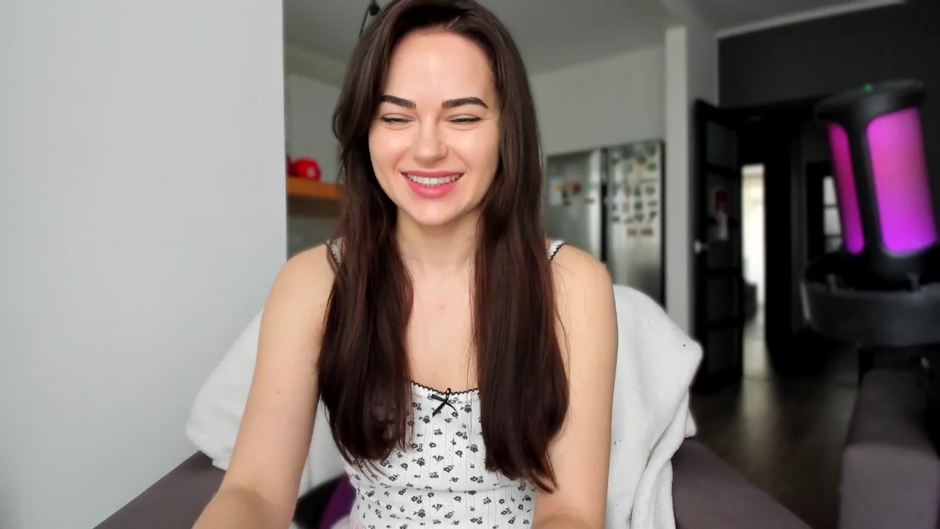 Gallery image thumbnail from BeeTheQueen's myfreecams stream on, 05/25/2025, 14:12 image 4 of 20