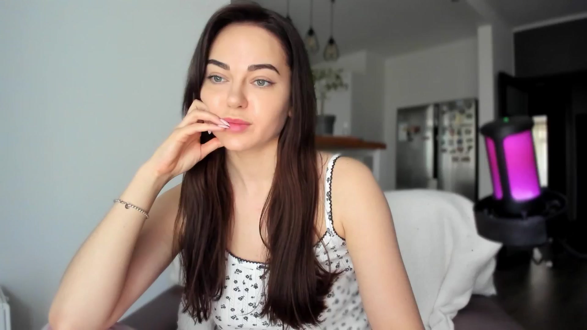 Gallery image thumbnail from BeeTheQueen's myfreecams stream on, 05/25/2025, 15:00 image 4 of 20