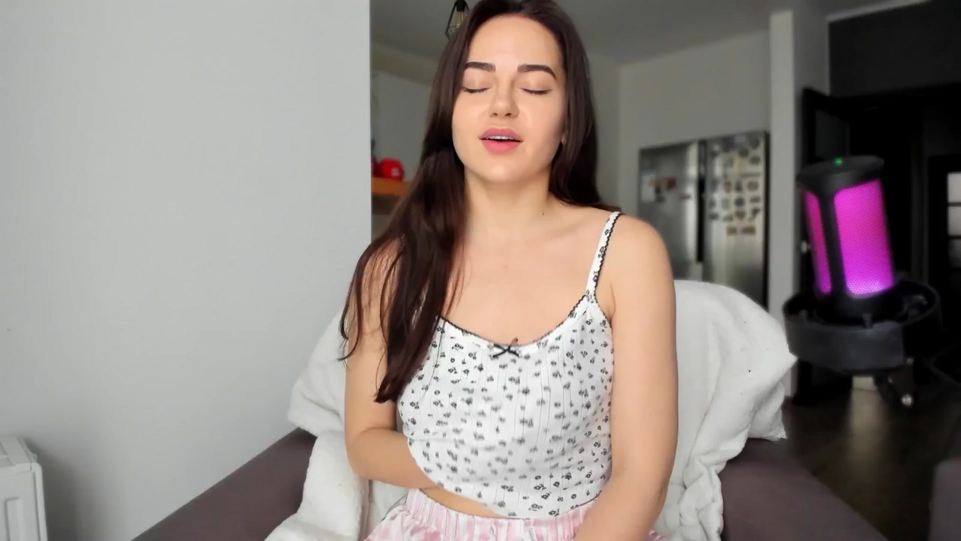 Gallery image thumbnail from BeeTheQueen's myfreecams stream on, 05/25/2025, 15:00 image 15 of 20
