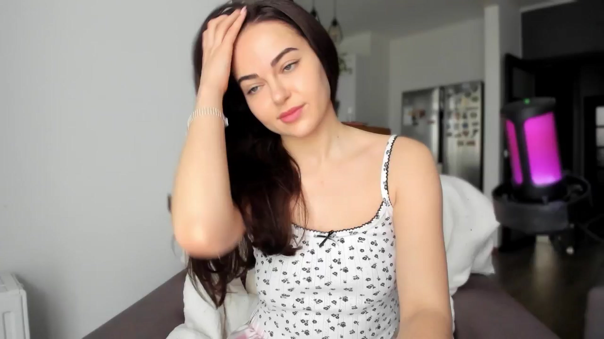 Gallery image thumbnail from BeeTheQueen's myfreecams stream on, 05/25/2025, 15:00 image 12 of 20