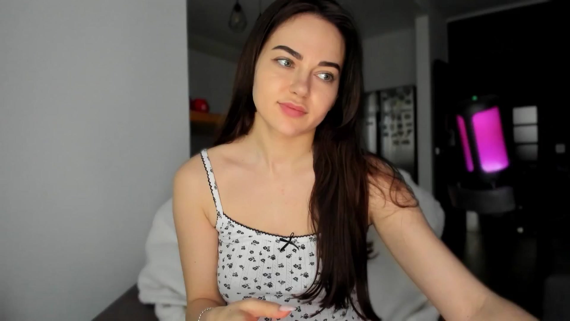 Gallery image thumbnail from BeeTheQueen's myfreecams stream on, 05/25/2025, 16:28 image 7 of 20