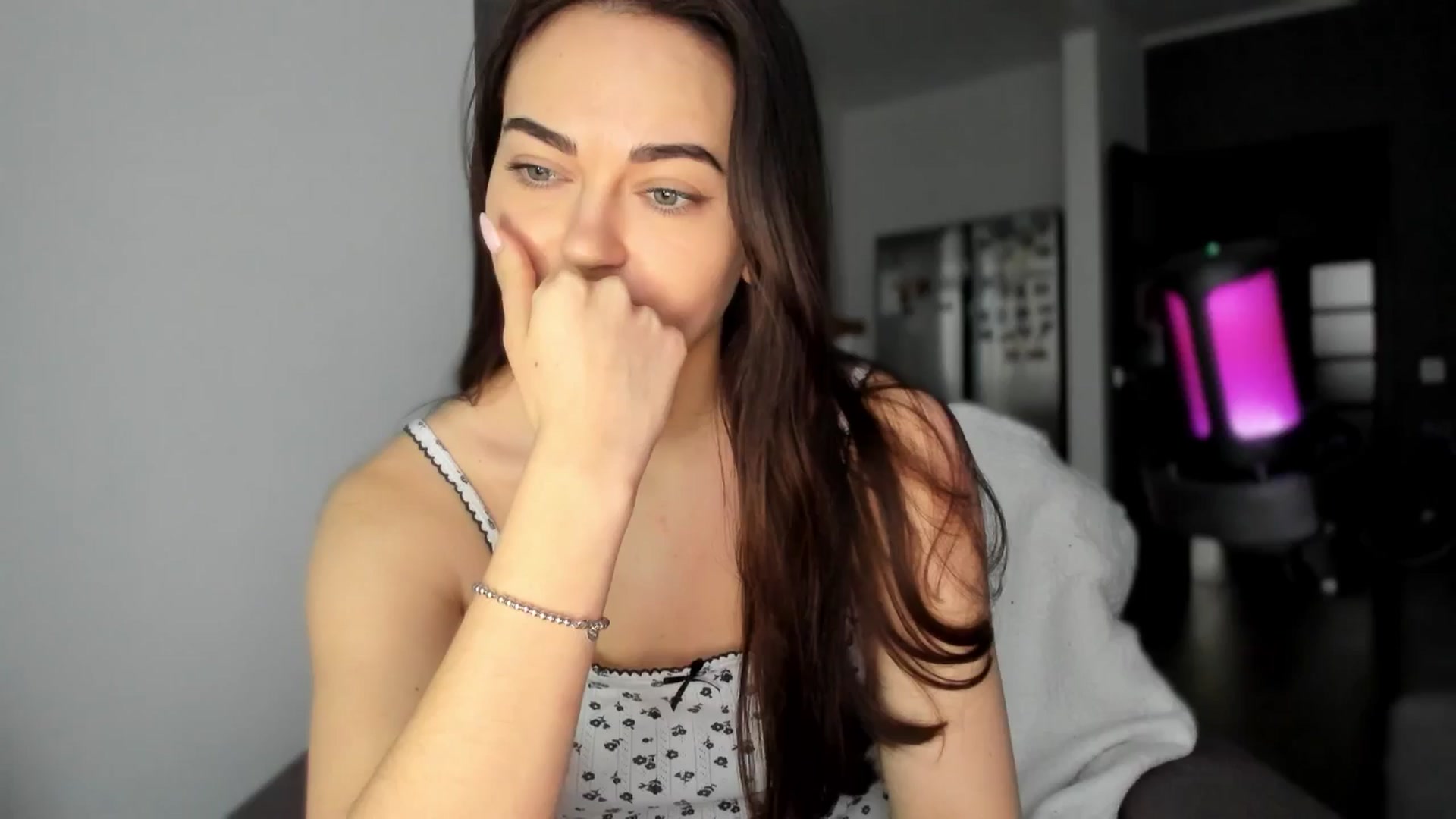 Gallery image thumbnail from BeeTheQueen's myfreecams stream on, 05/25/2025, 16:28 image 5 of 20