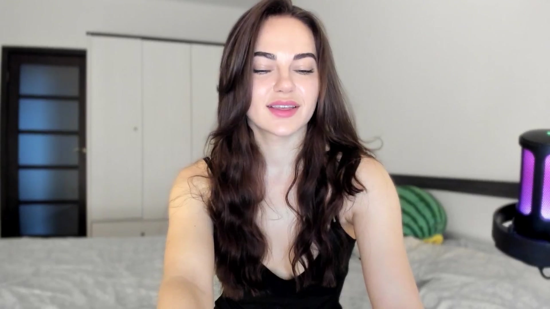 Gallery image thumbnail from BeeTheQueen's myfreecams stream on, 06/05/2025, 18:44 image 14 of 20