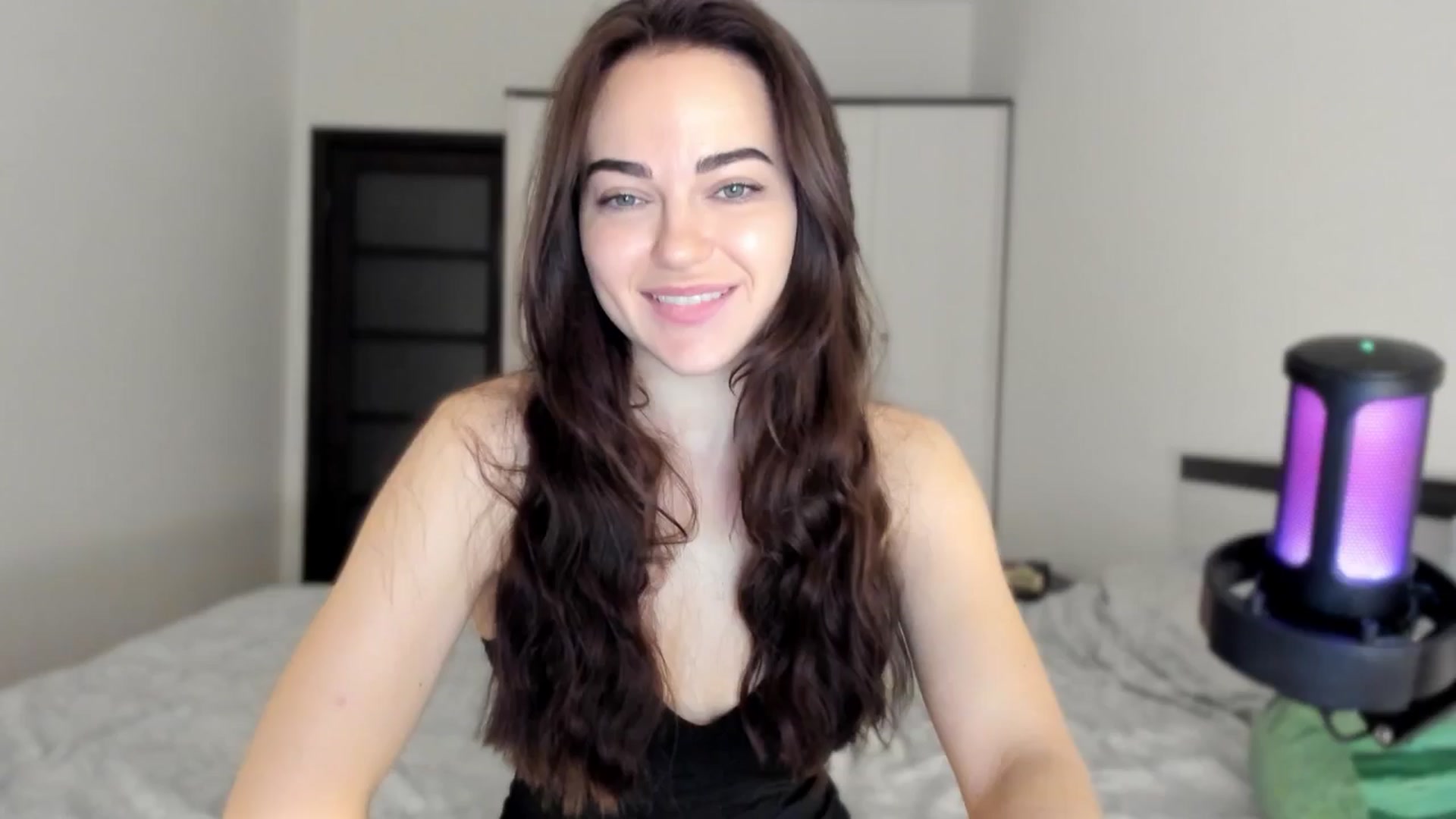 Gallery image thumbnail from BeeTheQueen's myfreecams stream on, 06/05/2025, 20:09 image 9 of 20