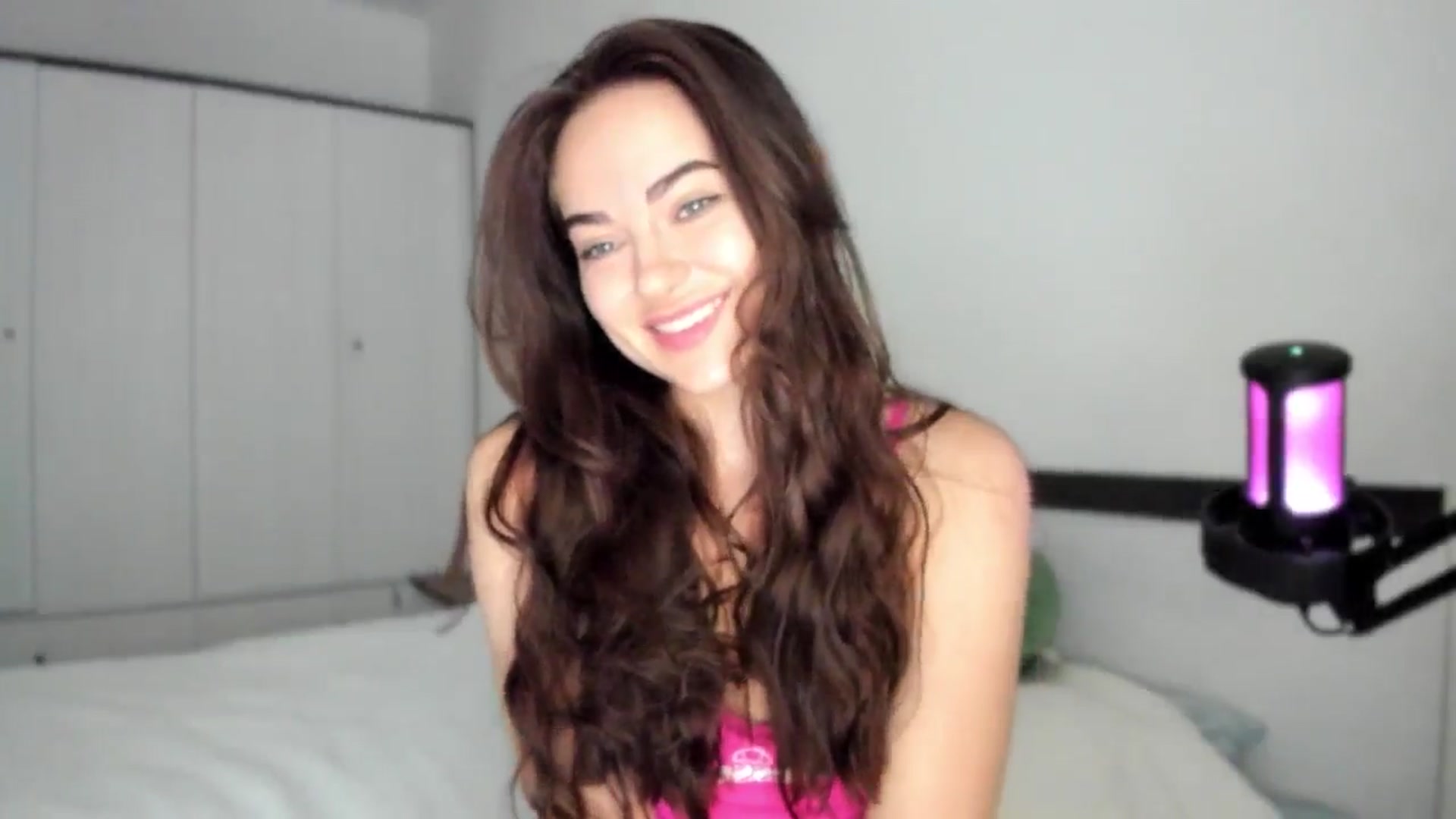 Gallery image thumbnail from BeeTheQueen's myfreecams stream on, 06/19/2025, 16:51 image 4 of 20