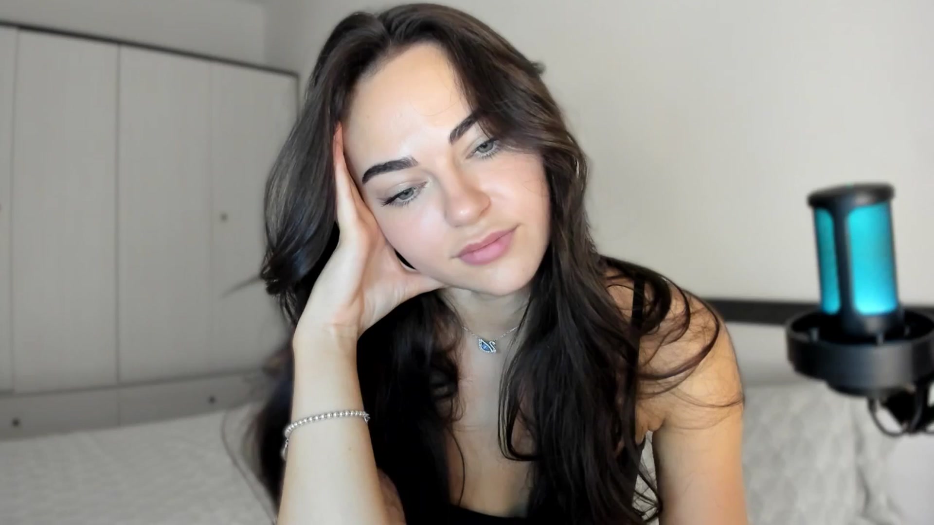Gallery image thumbnail from BeeTheQueen's myfreecams stream on, 07/22/2025, 17:16 image 13 of 20