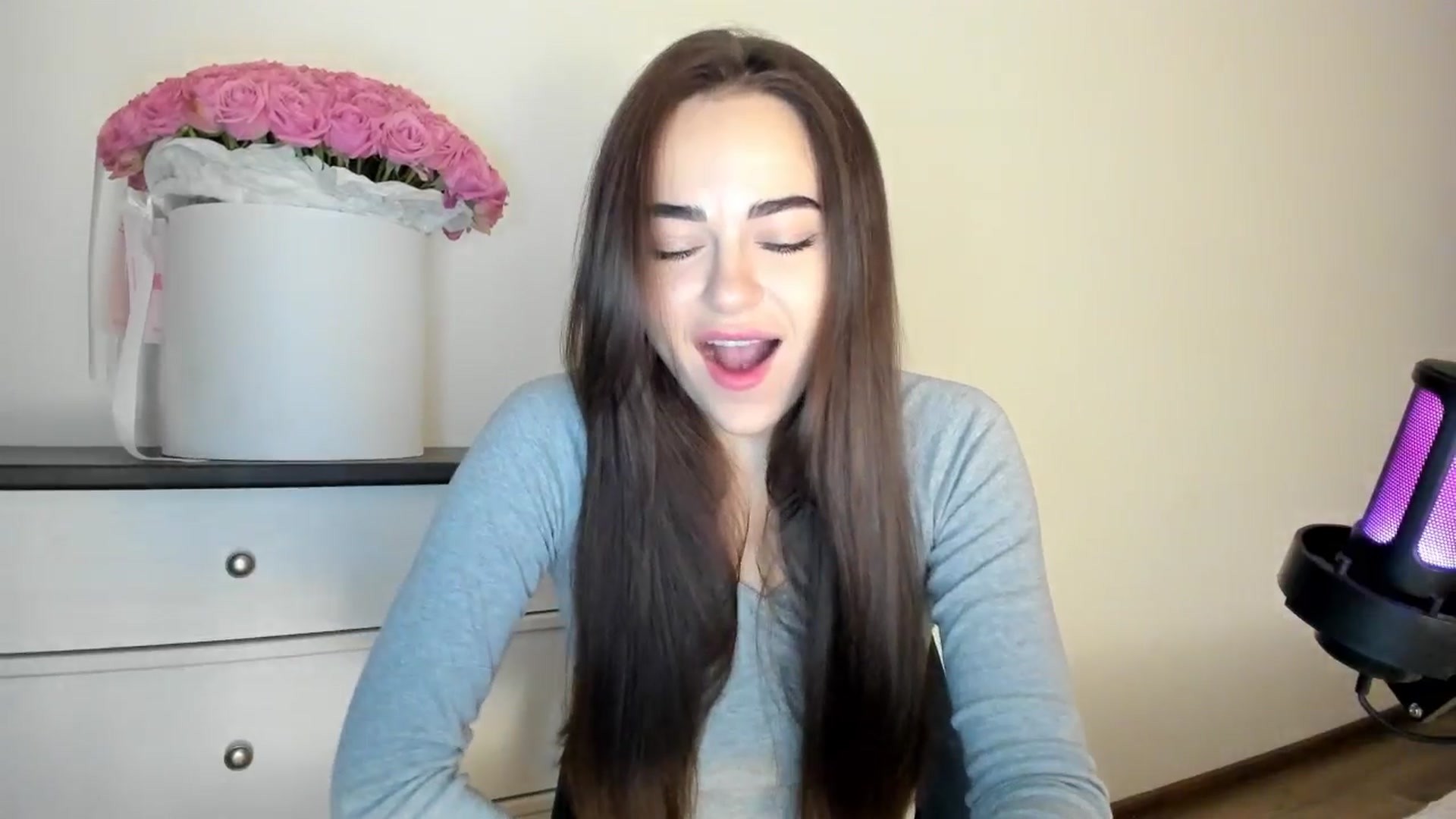 Gallery image thumbnail from BeeTheQueen's myfreecams stream on, 08/26/2025, 17:18 image 16 of 20
