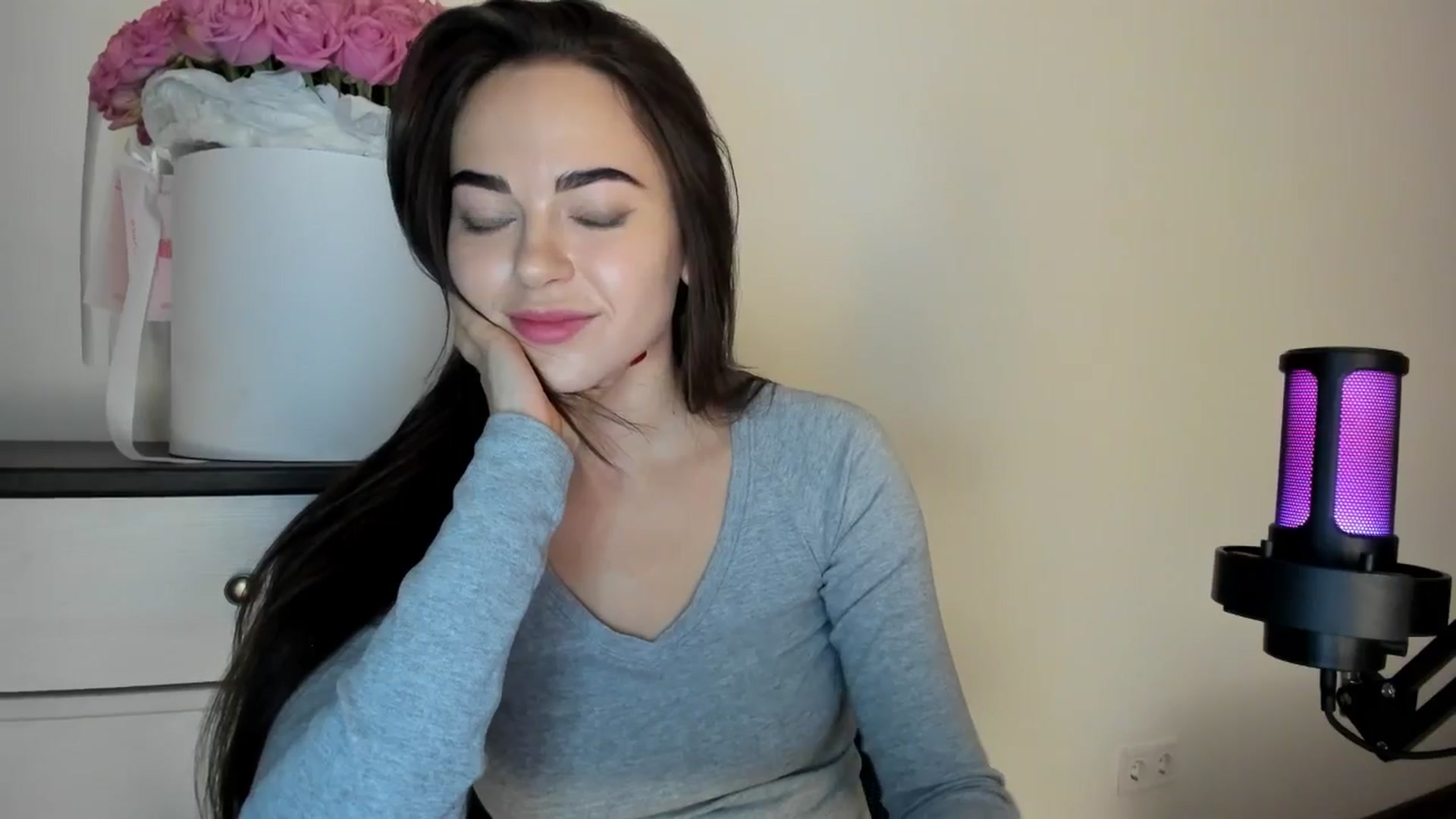 Gallery image thumbnail from BeeTheQueen's myfreecams stream on, 08/26/2025, 18:32 image 17 of 20