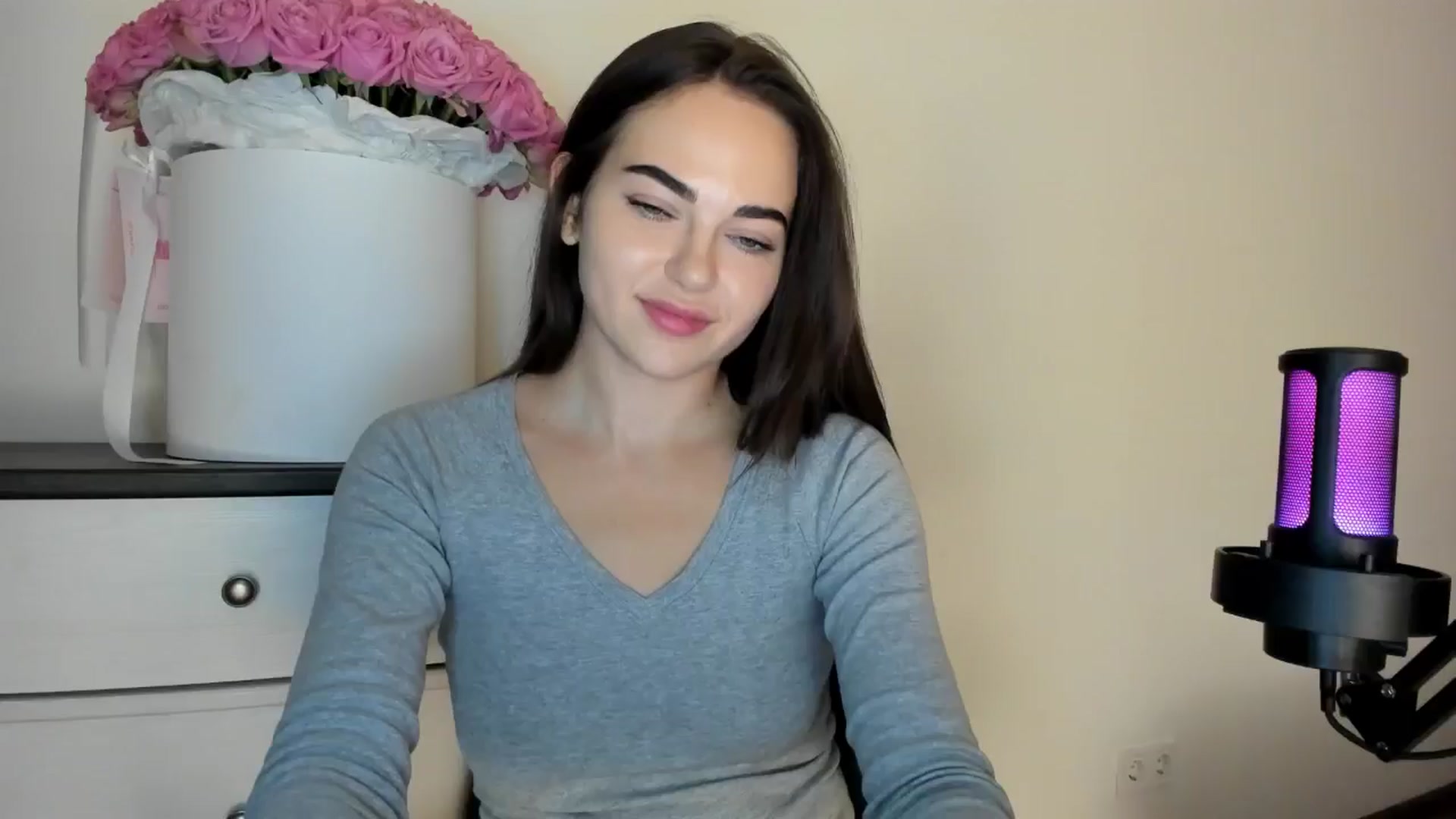 Gallery image thumbnail from BeeTheQueen's myfreecams stream on, 08/26/2025, 18:32 image 15 of 20