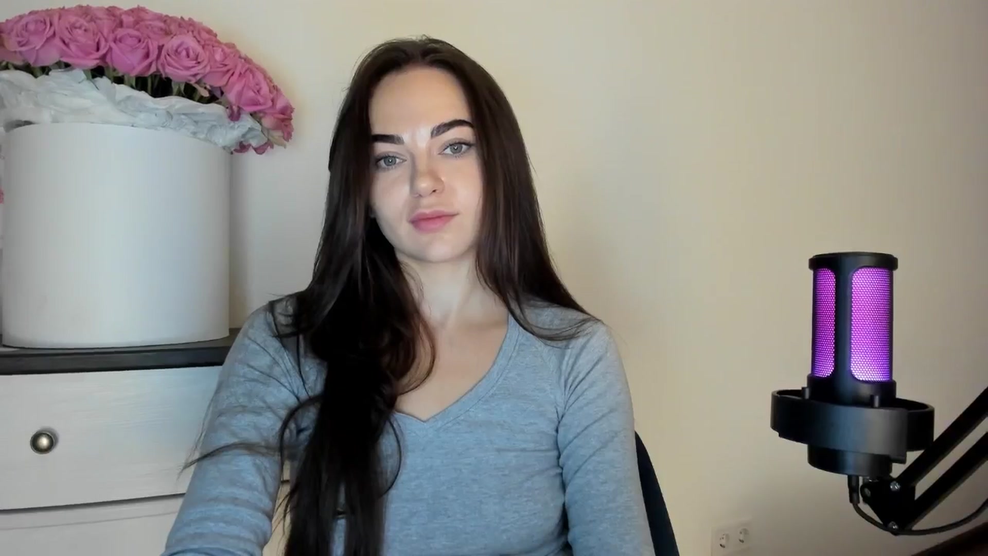 Gallery image thumbnail from BeeTheQueen's myfreecams stream on, 08/26/2025, 19:49 image 7 of 20
