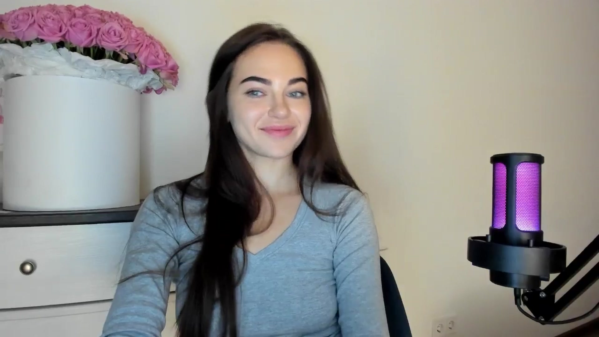 Gallery image thumbnail from BeeTheQueen's myfreecams stream on, 08/26/2025, 19:49 image 11 of 20