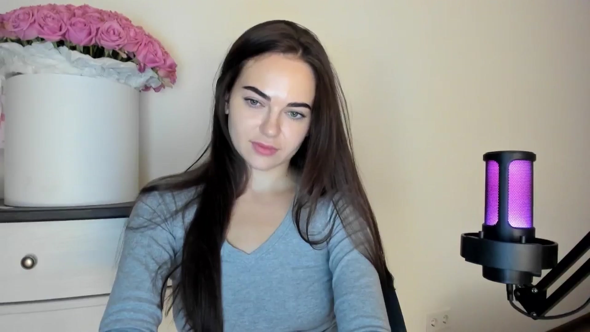 Gallery image thumbnail from BeeTheQueen's myfreecams stream on, 08/26/2025, 19:49 image 14 of 20