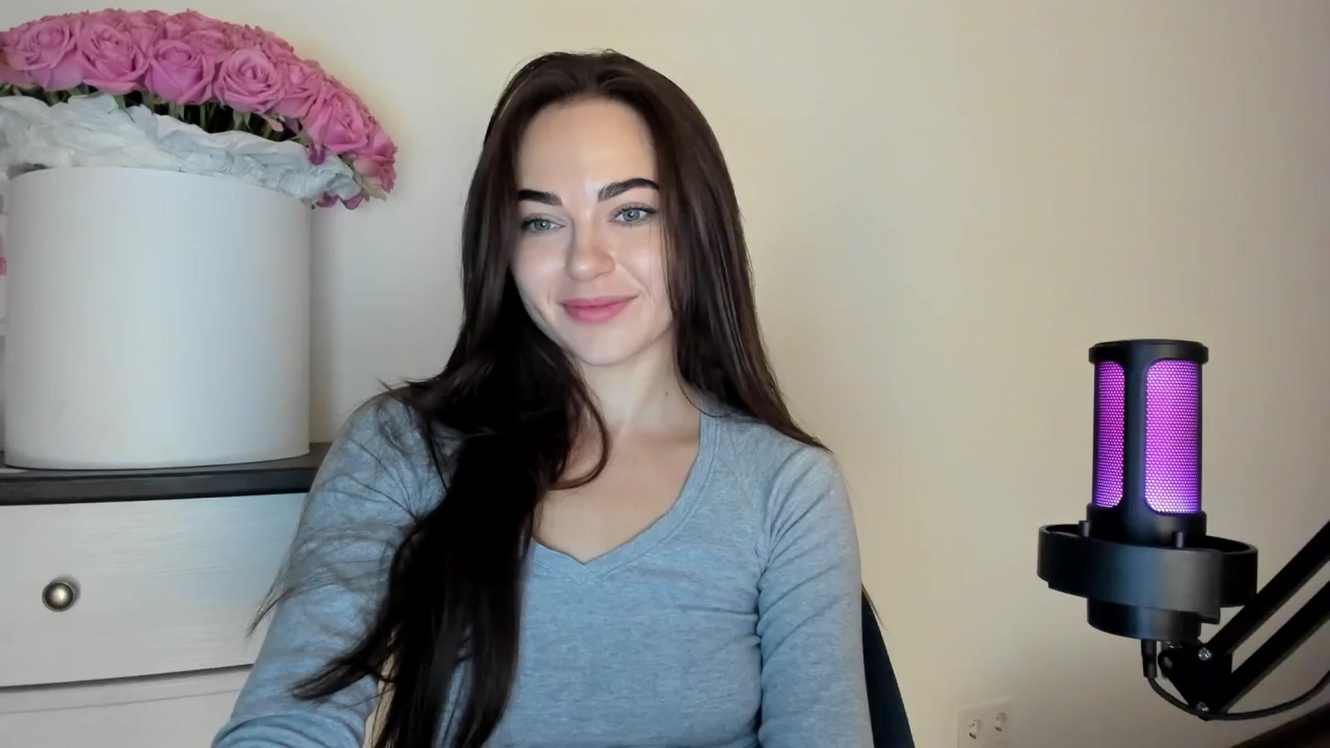 Gallery image thumbnail from BeeTheQueen's myfreecams stream on, 08/26/2025, 19:49 image 2 of 20