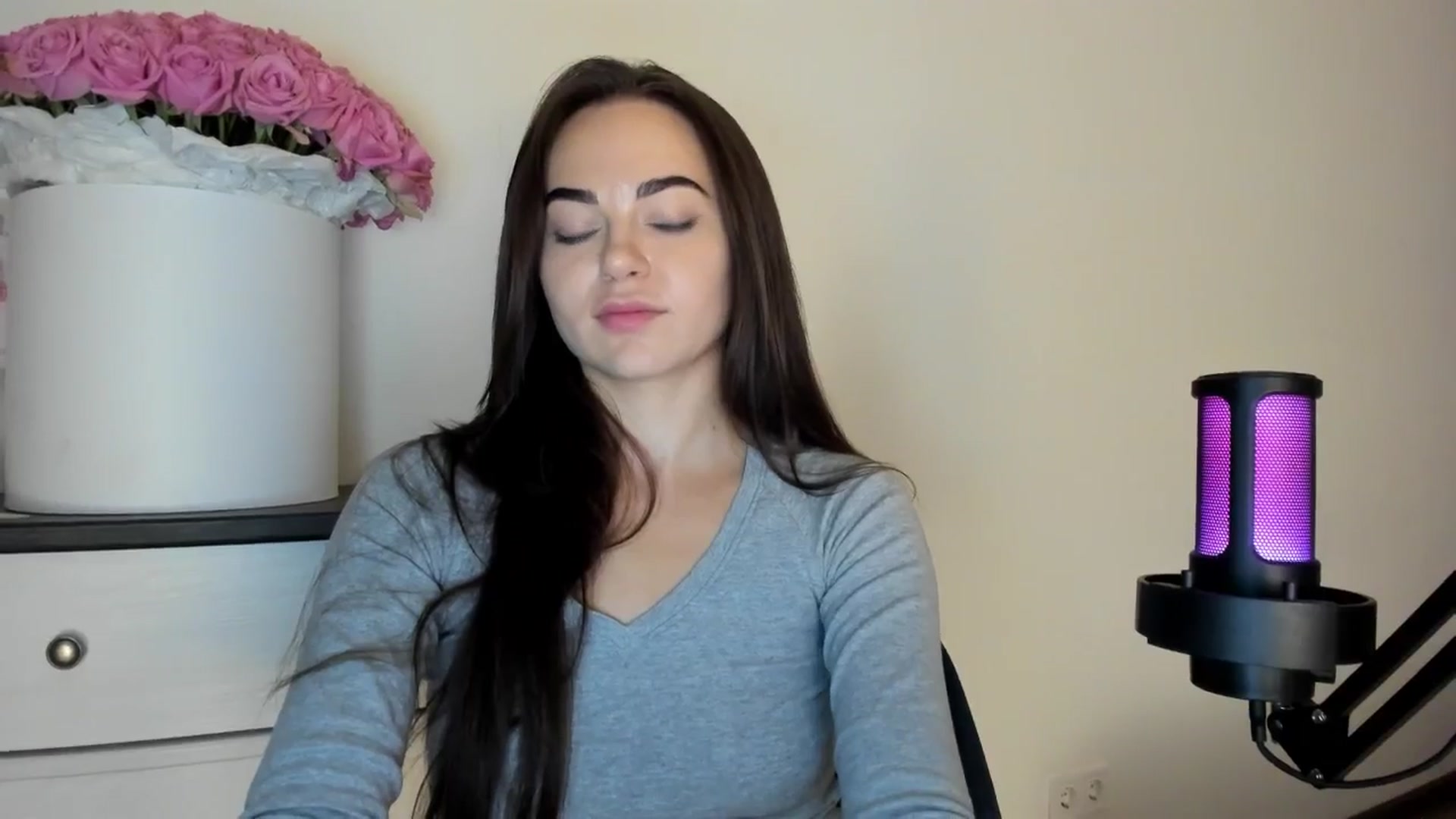 Gallery image thumbnail from BeeTheQueen's myfreecams stream on, 08/26/2025, 19:49 image 4 of 20