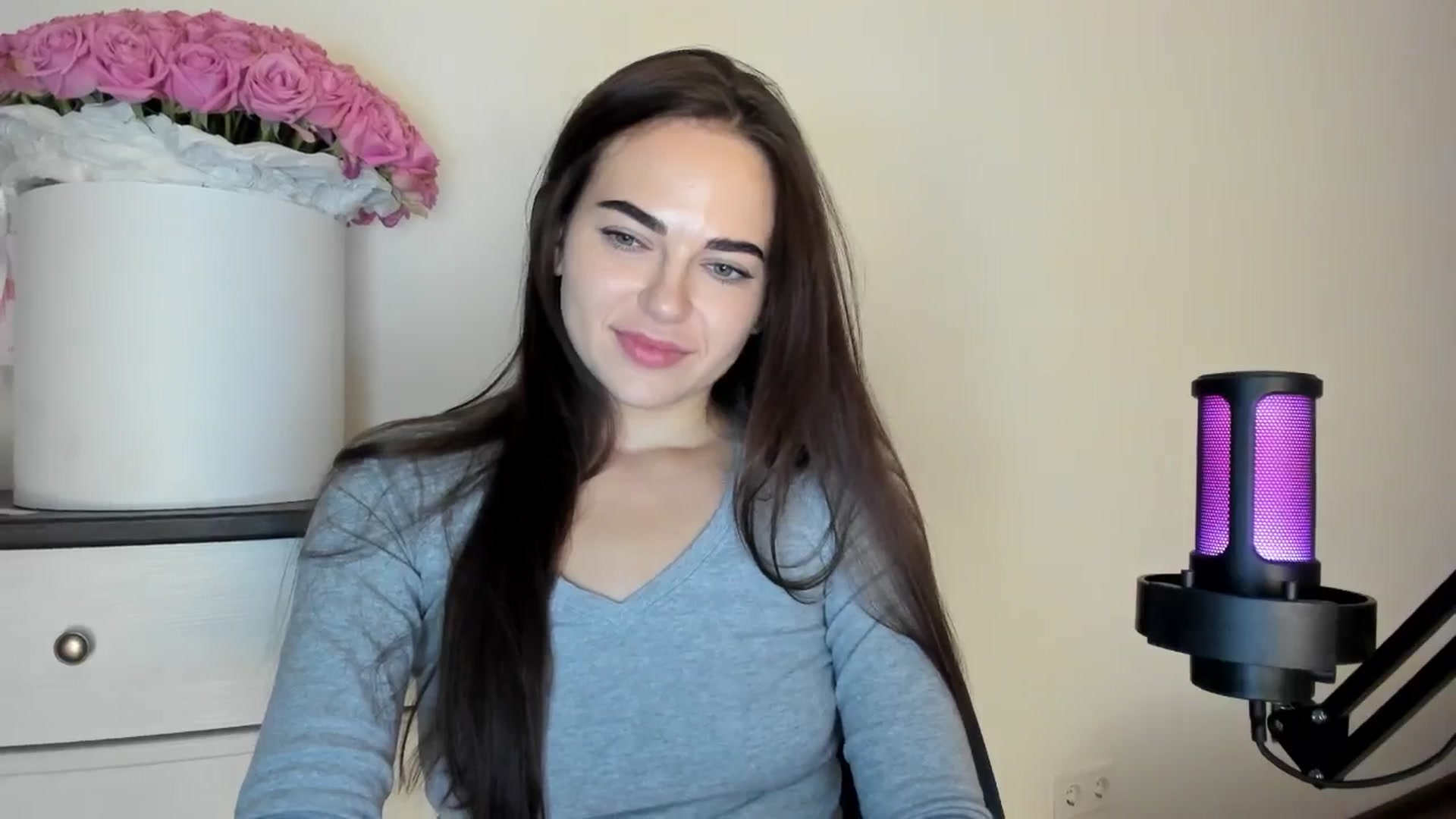 Gallery image thumbnail from BeeTheQueen's myfreecams stream on, 08/26/2025, 19:49 image 16 of 20