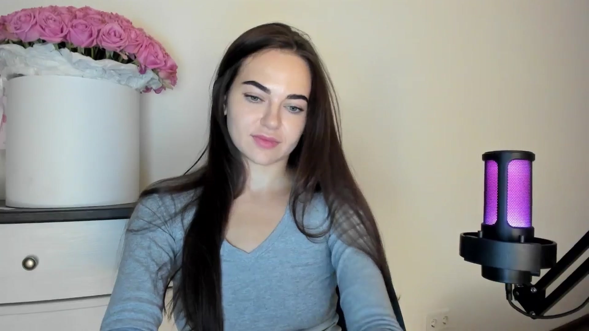Gallery image thumbnail from BeeTheQueen's myfreecams stream on, 08/26/2025, 19:49 image 15 of 20