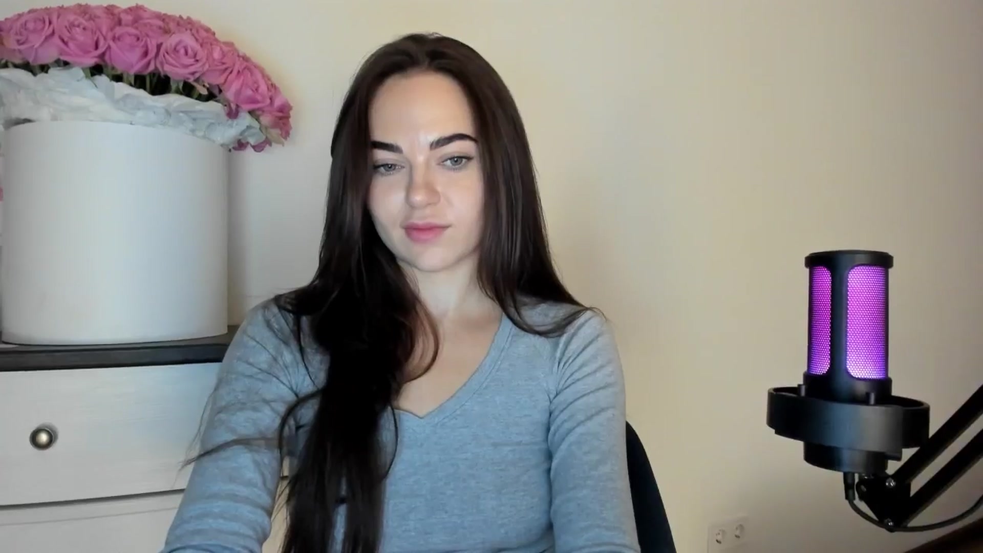 Gallery image thumbnail from BeeTheQueen's myfreecams stream on, 08/26/2025, 19:49 image 6 of 20