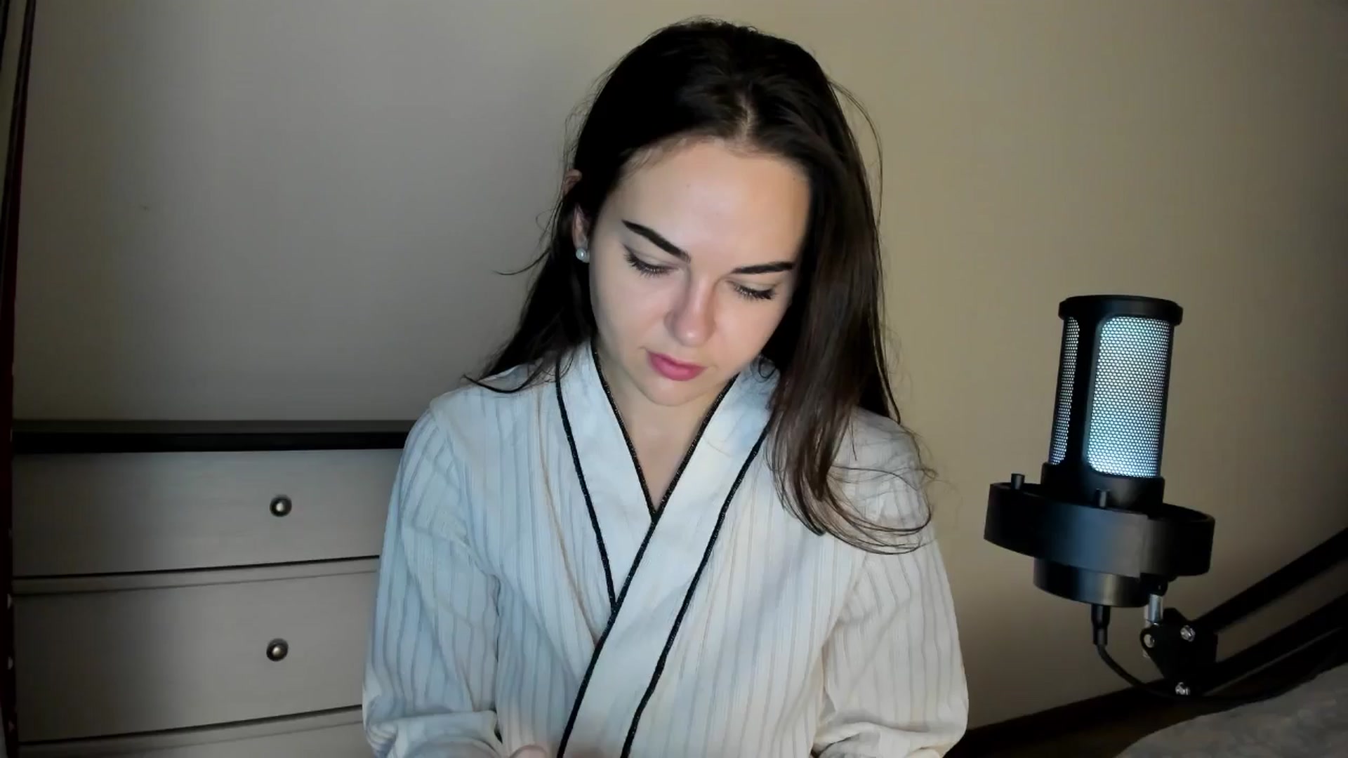 Gallery image thumbnail from BeeTheQueen's myfreecams stream on, 09/05/2025, 18:38 image 1 of 20