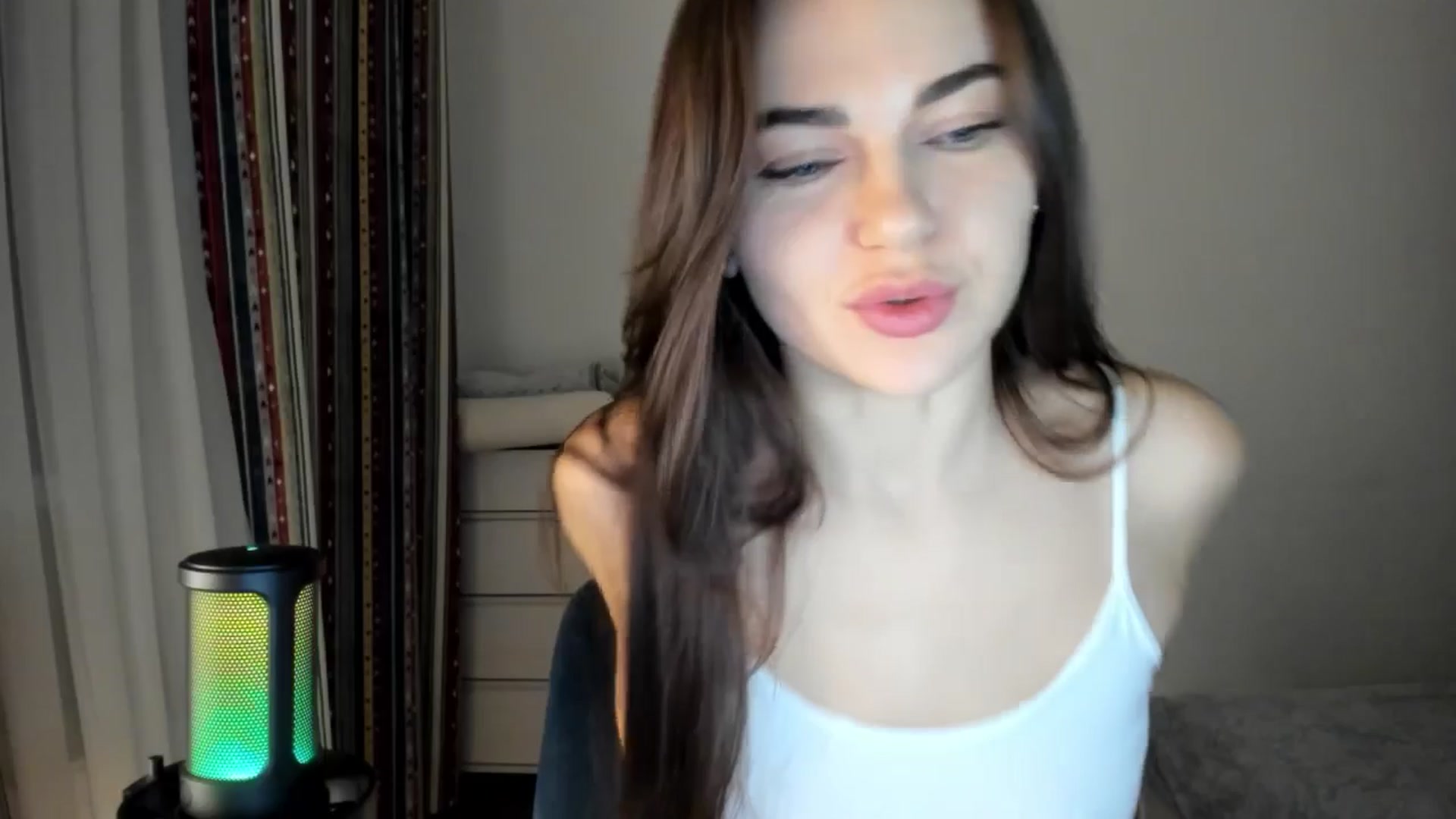 Gallery image thumbnail from BeeTheQueen's myfreecams stream on, 09/15/2025, 19:26 image 10 of 20
