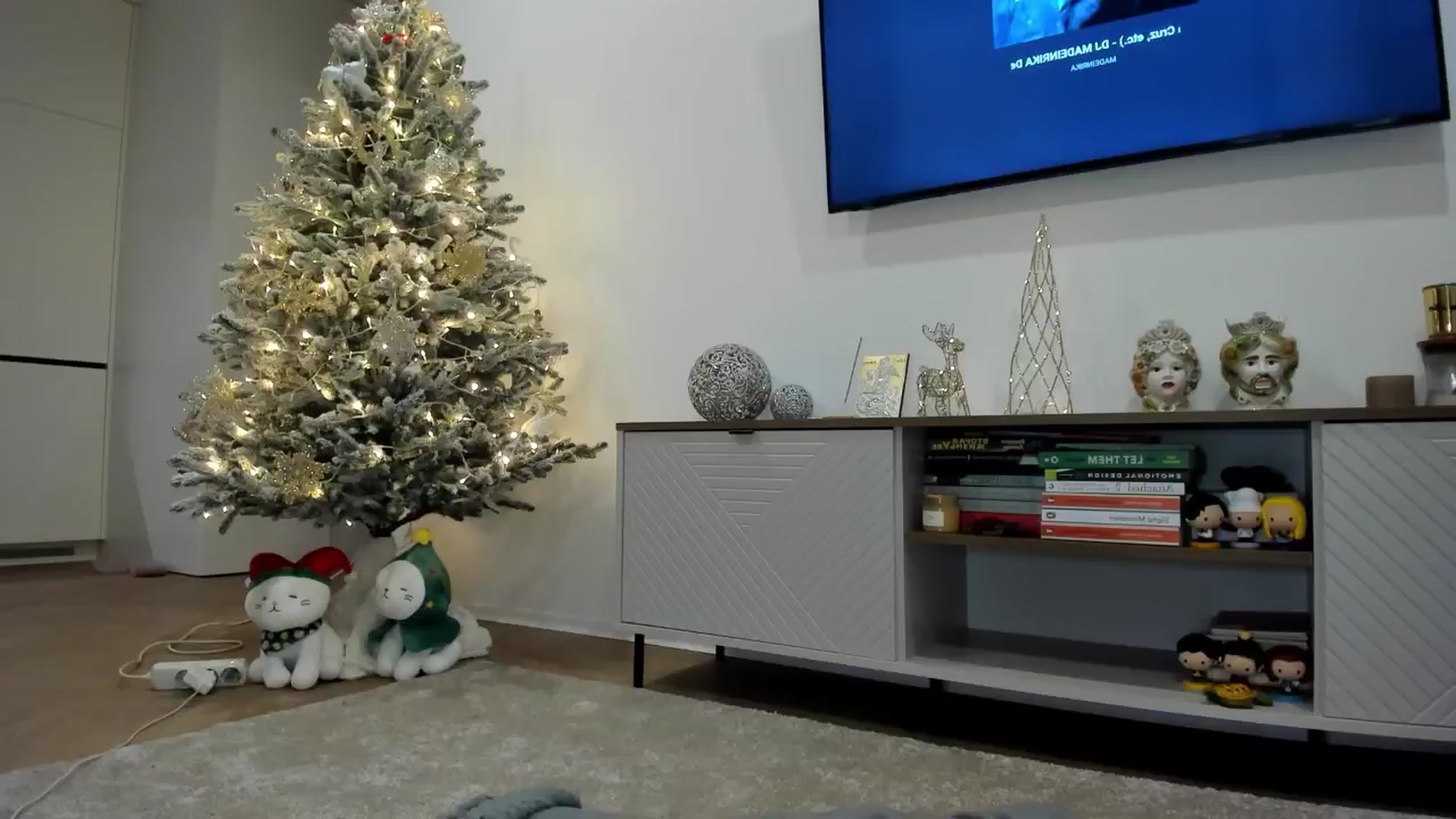 Gallery image thumbnail from BeeTheQueen's myfreecams stream on, 12/19/2025, 16:39 image 8 of 20