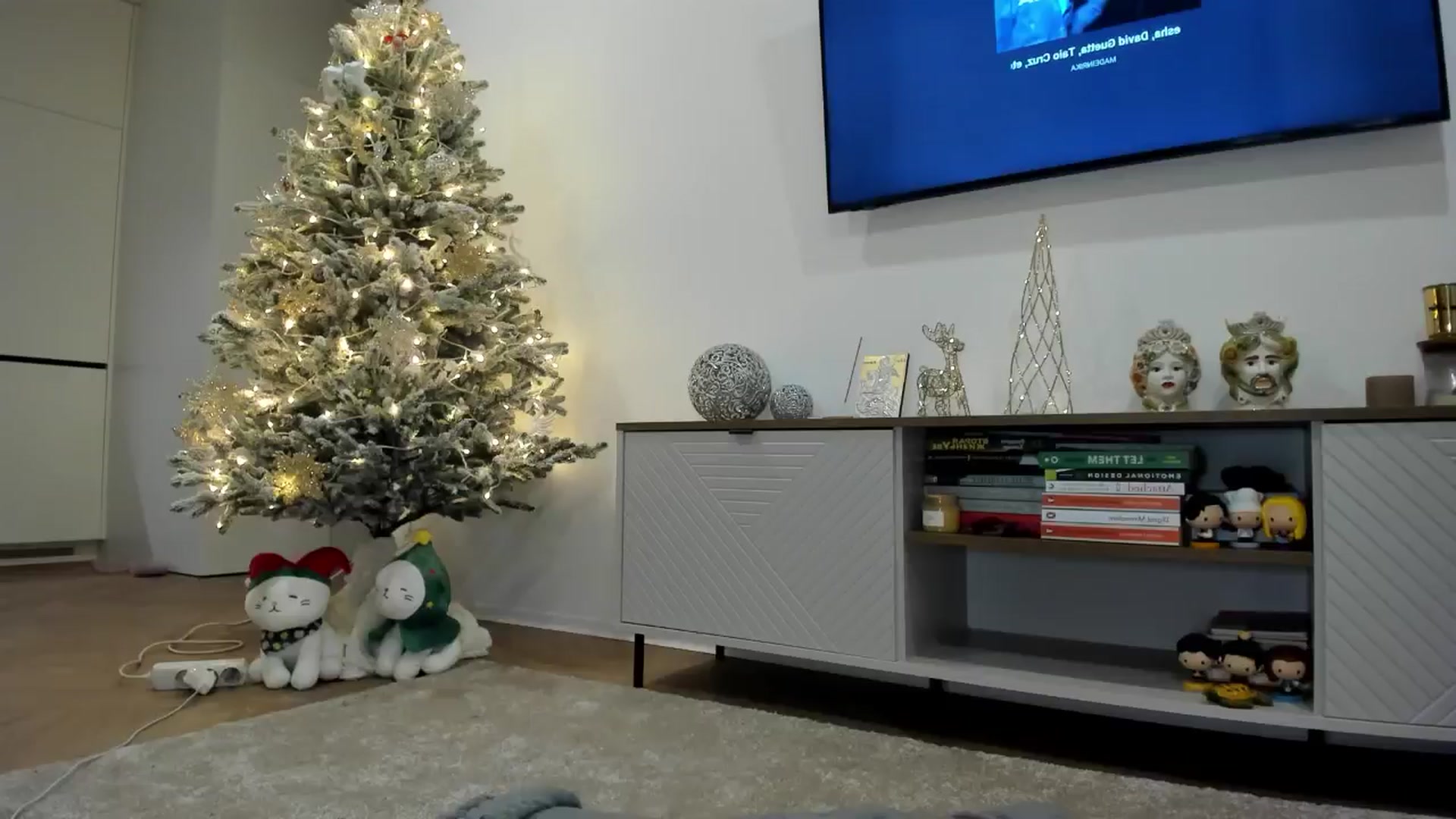 Gallery image thumbnail from BeeTheQueen's myfreecams stream on, 12/19/2025, 16:39 image 7 of 20
