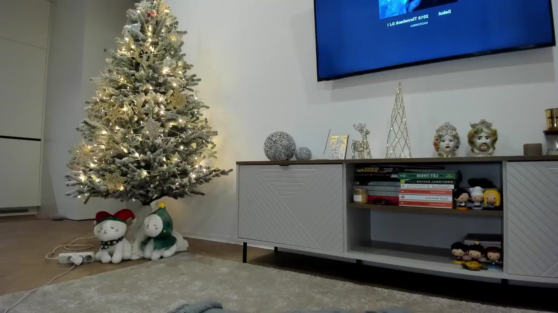 Gallery image thumbnail from BeeTheQueen's myfreecams stream on, 12/19/2025, 16:39 image 5 of 20