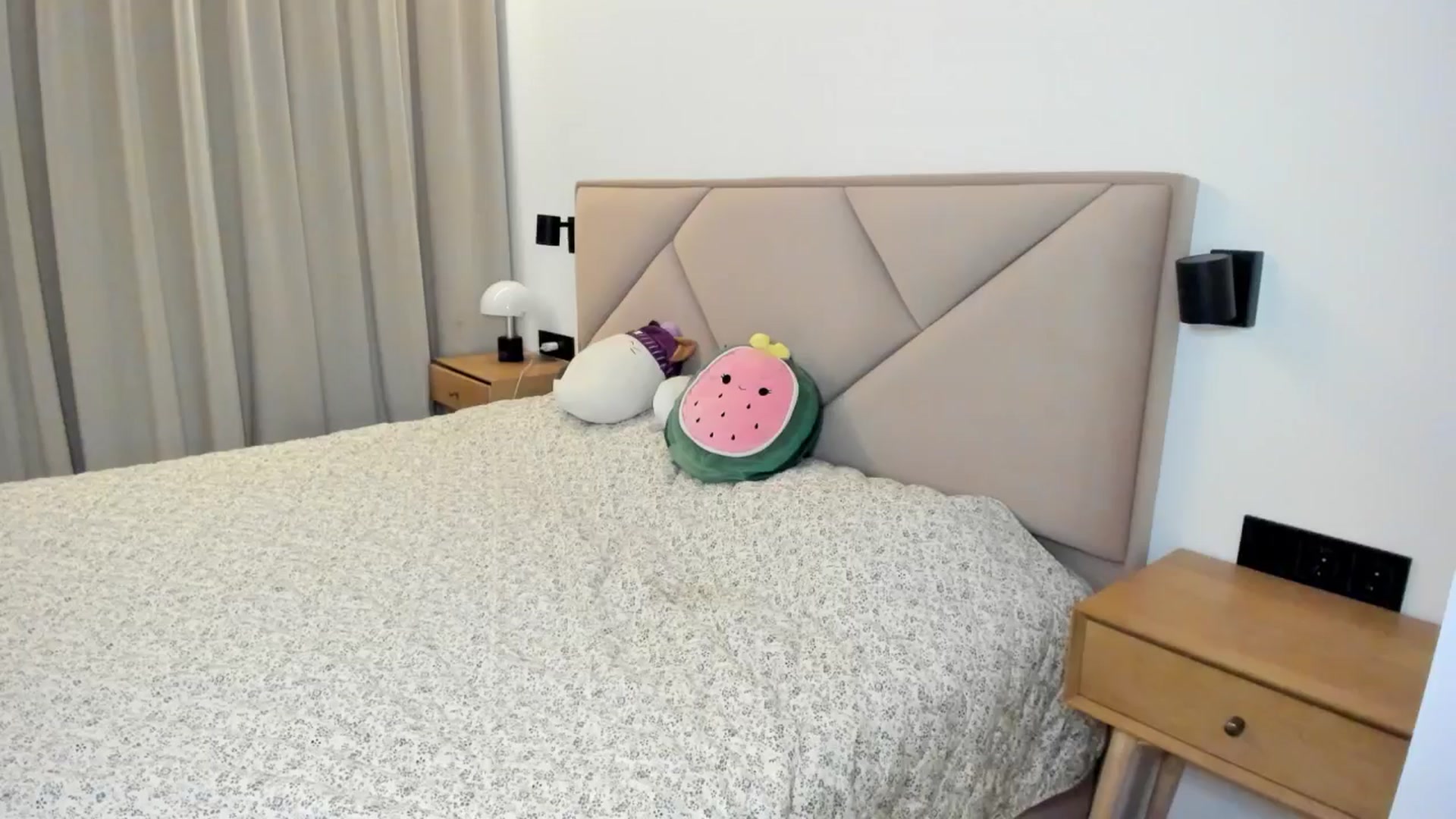 Gallery image thumbnail from BeeTheQueen's myfreecams stream on, 12/26/2025, 15:02 image 12 of 20