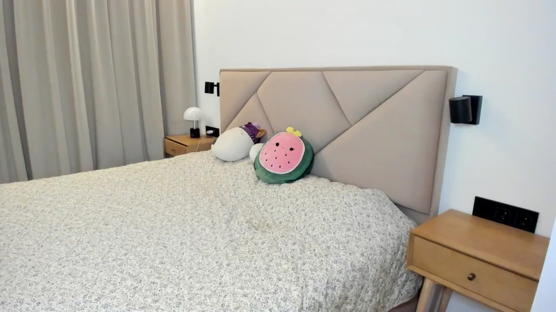 Gallery image thumbnail from BeeTheQueen's myfreecams stream on, 12/26/2025, 15:02 image 10 of 20