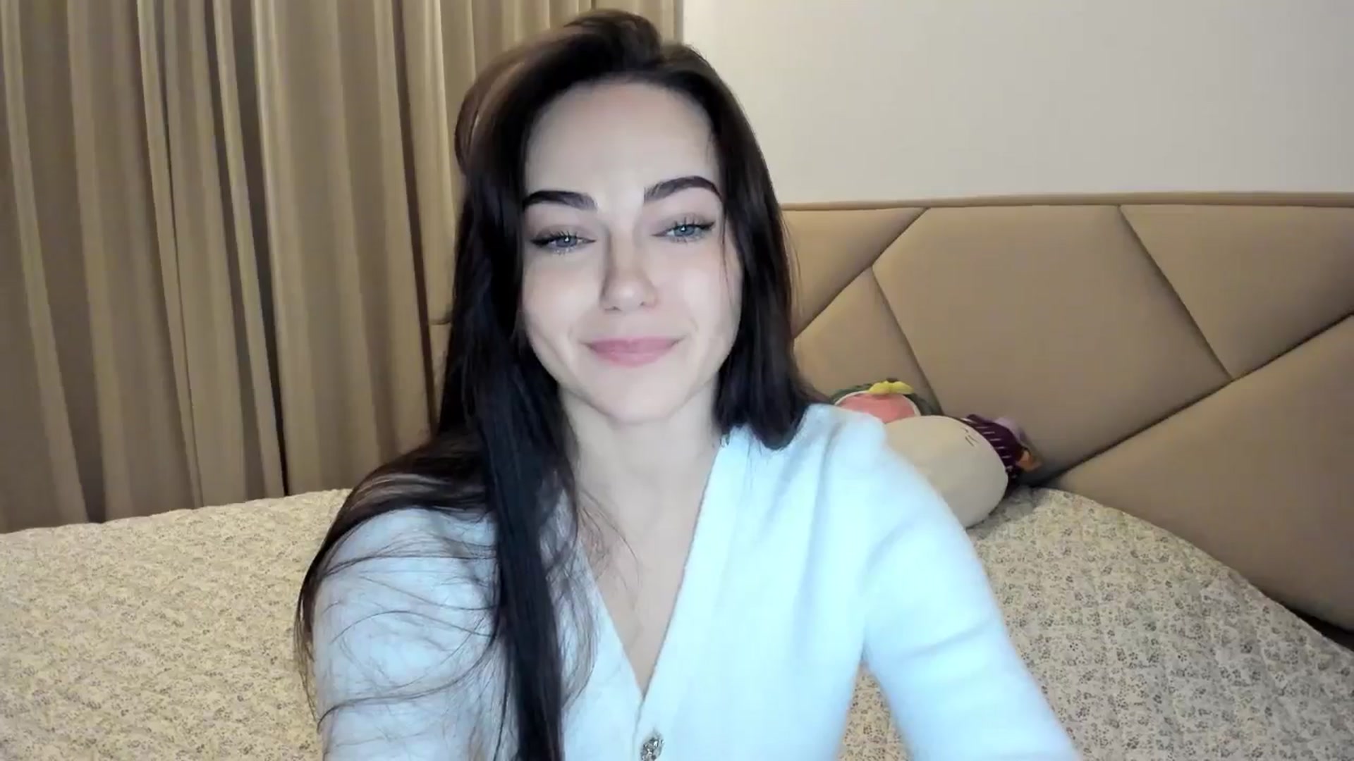 Gallery image thumbnail from BeeTheQueen's myfreecams stream on, 01/18/2026, 18:55 image 17 of 20