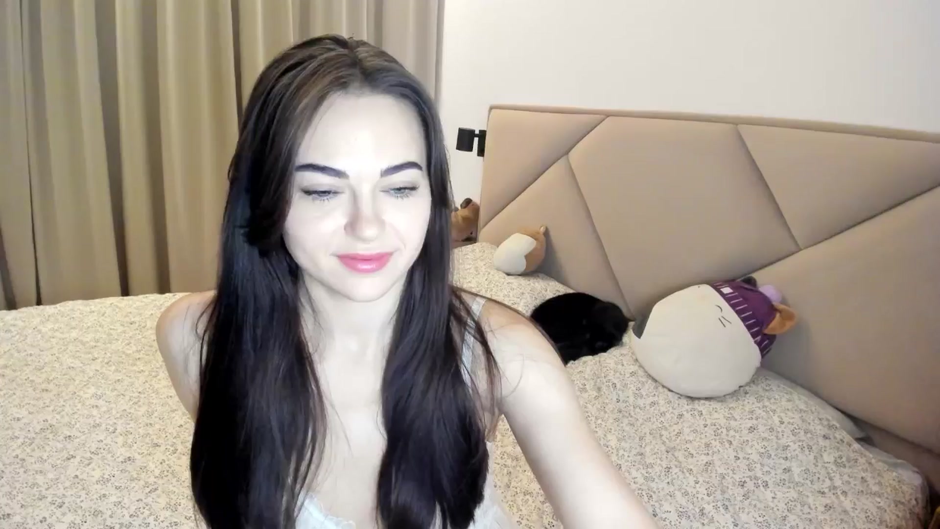 Gallery image thumbnail from BeeTheQueen's myfreecams stream on, 02/03/2026, 19:31 image 18 of 20