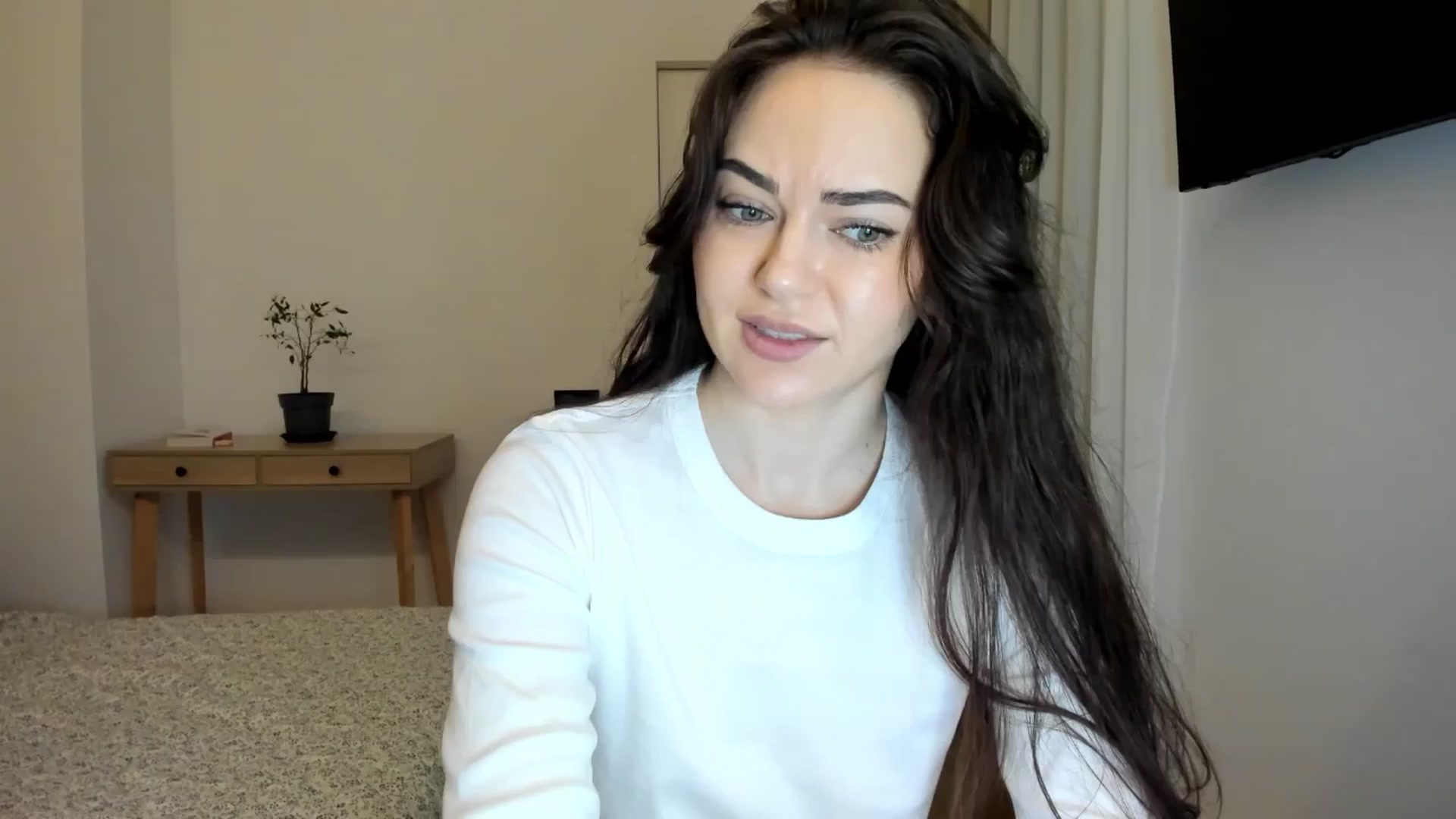 Gallery image thumbnail from BeeTheQueen's myfreecams stream on, 02/17/2026, 18:40 image 17 of 20