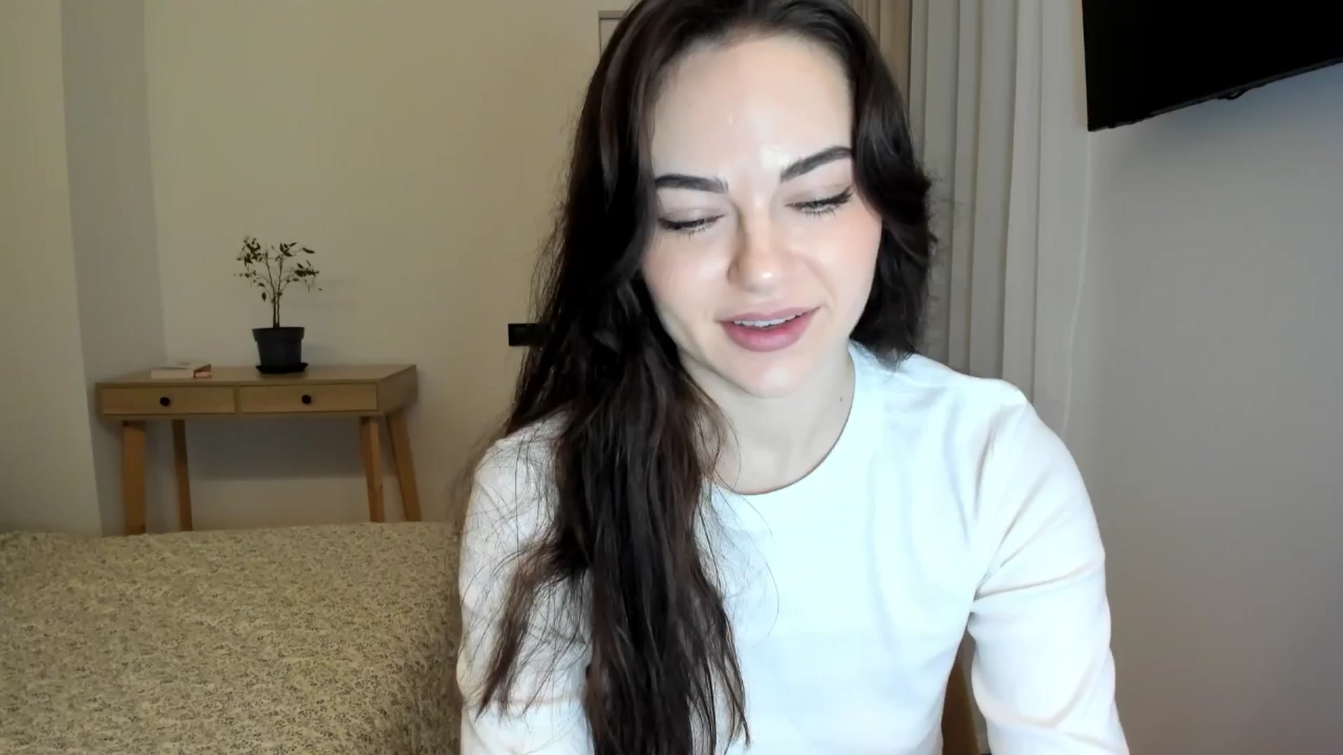 Gallery image thumbnail from BeeTheQueen's myfreecams stream on, 02/17/2026, 18:40 image 7 of 20