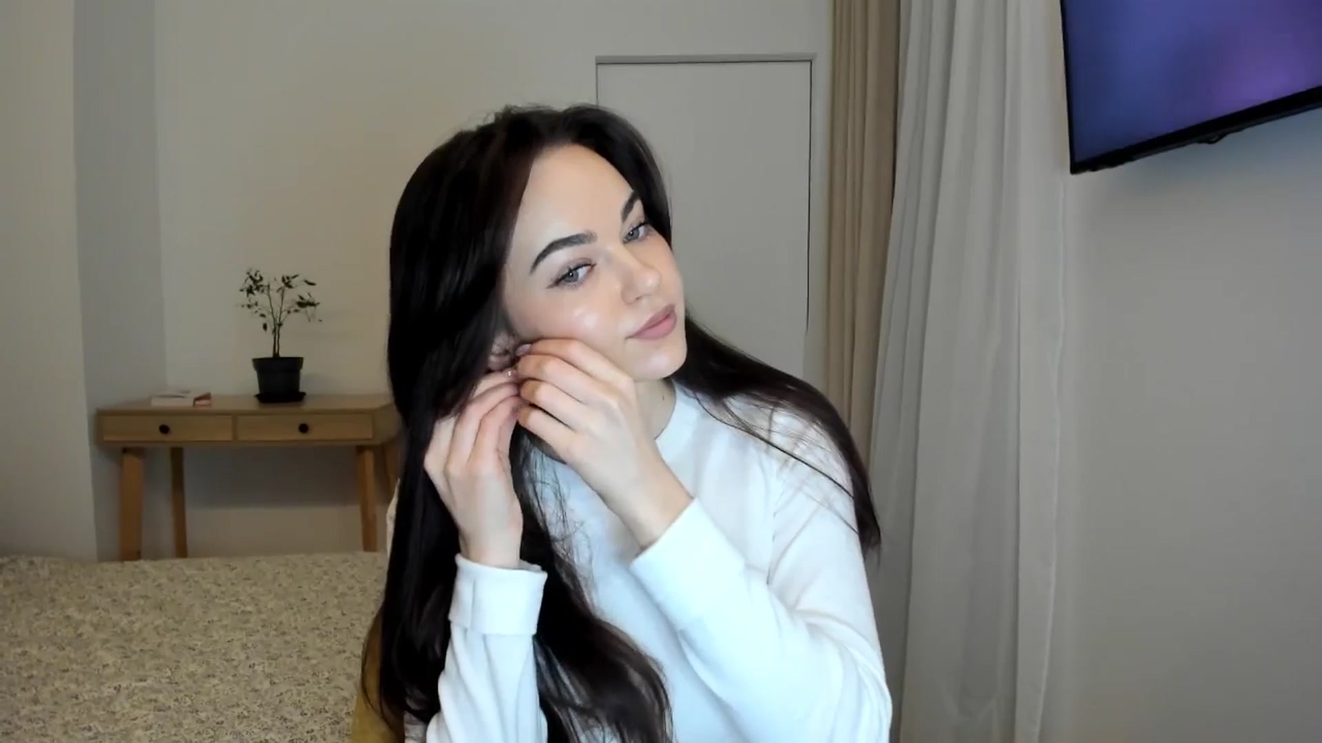 Gallery image thumbnail from BeeTheQueen's myfreecams stream on, 02/17/2026, 19:51 image 4 of 20