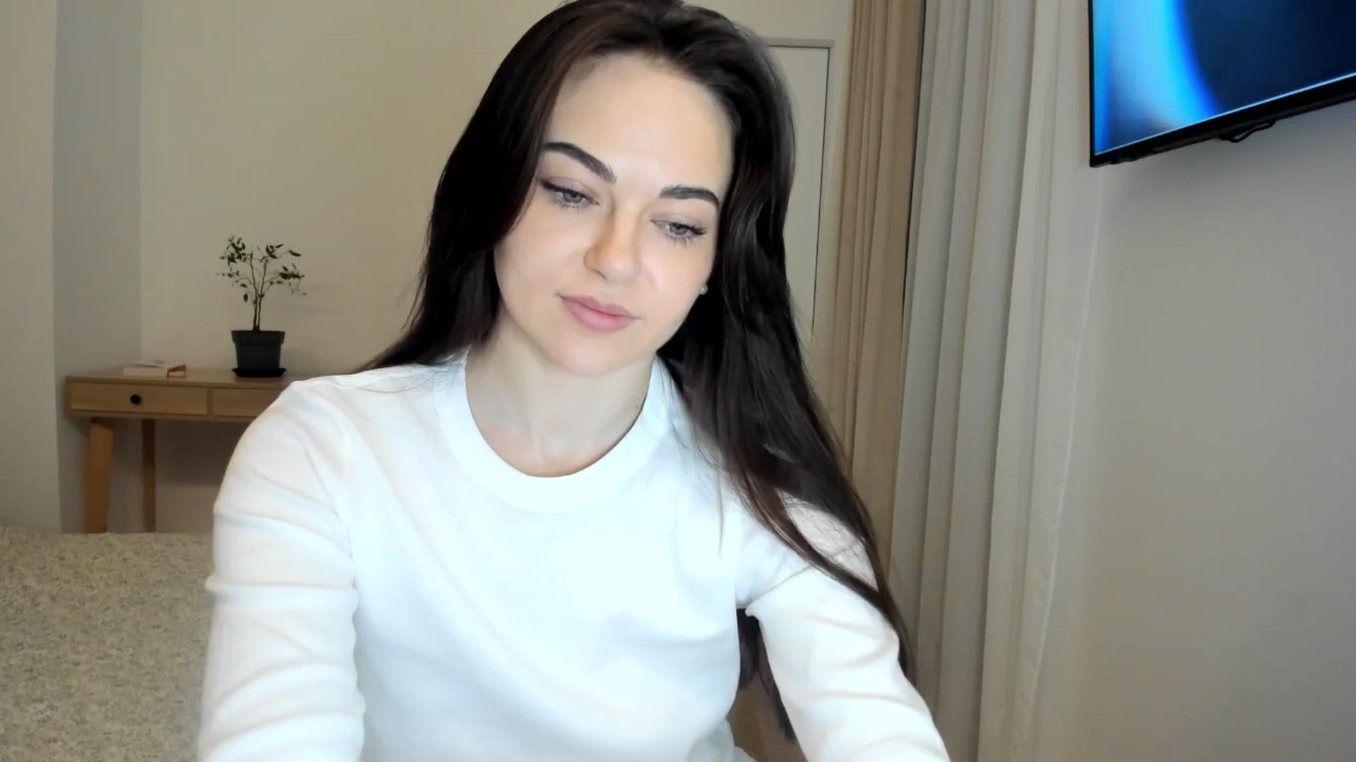 Gallery image thumbnail from BeeTheQueen's myfreecams stream on, 02/17/2026, 21:49 image 16 of 20