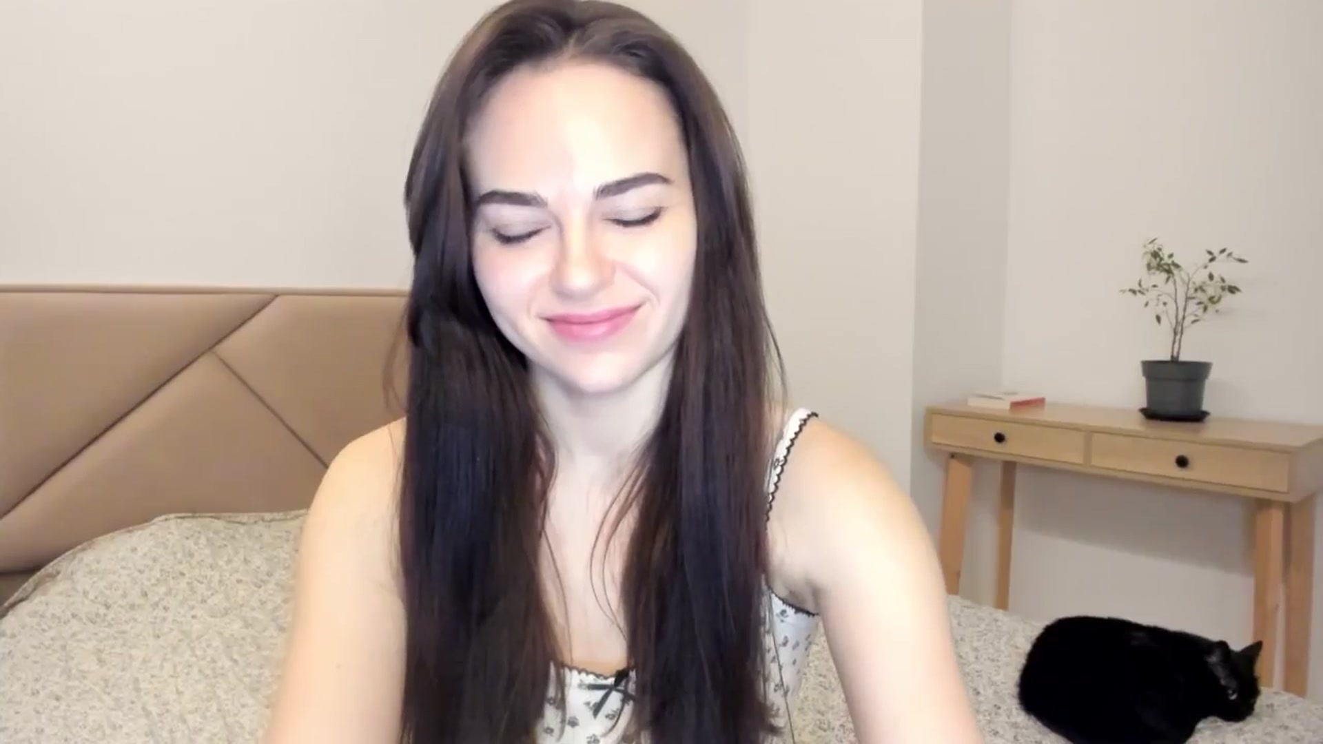 Gallery image thumbnail from BeeTheQueen's myfreecams stream on, 02/22/2026, 02:01 image 15 of 20