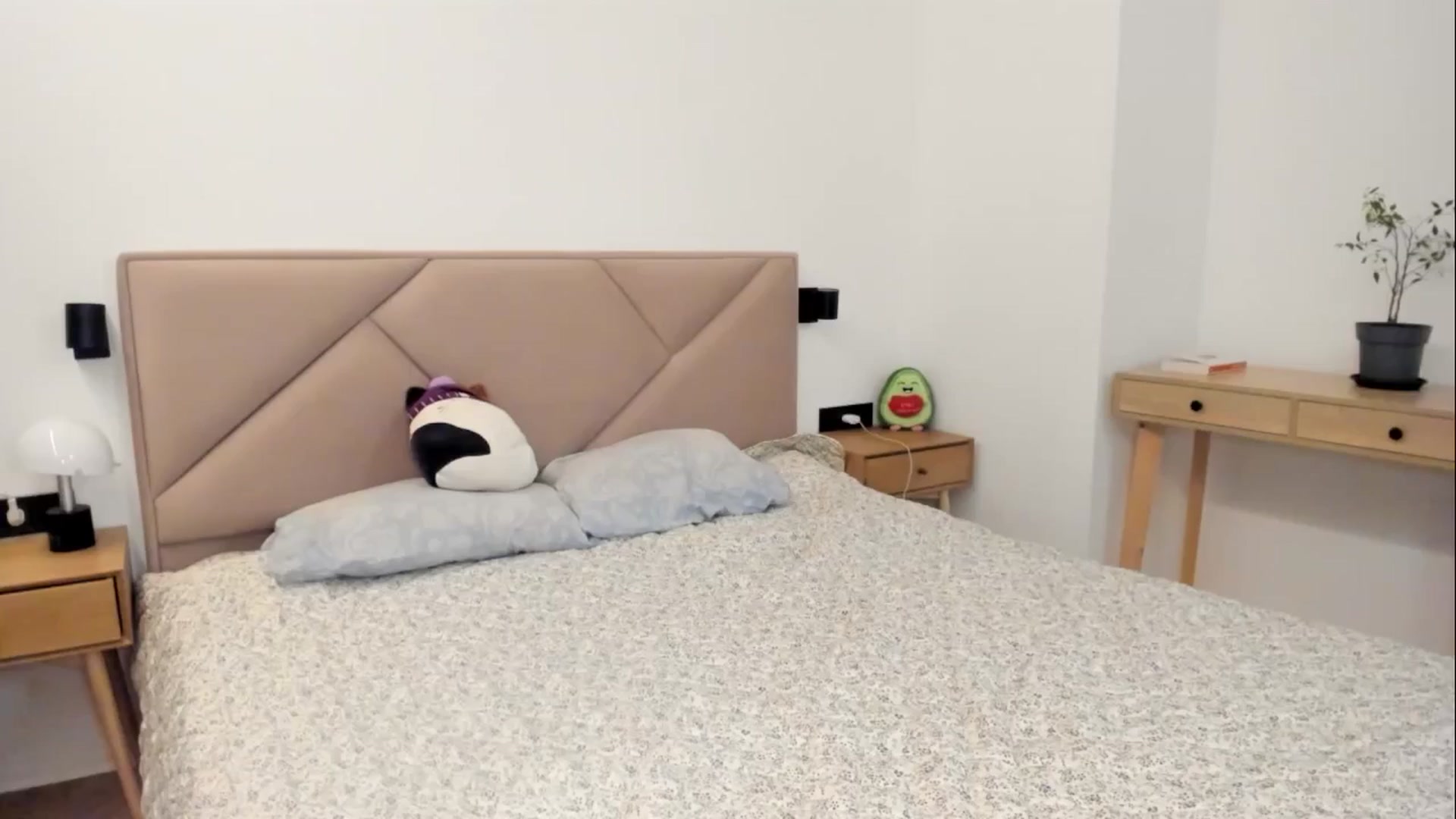 Gallery image thumbnail from BeeTheQueen's myfreecams stream on, 02/22/2026, 22:40 image 19 of 20
