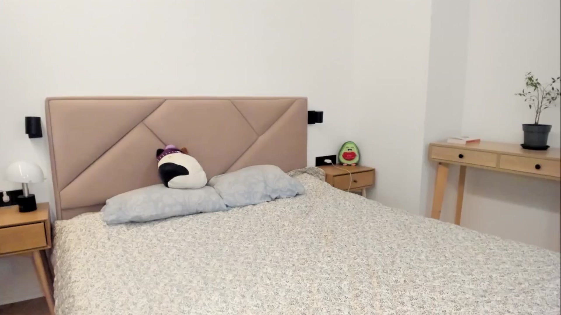 Gallery image thumbnail from BeeTheQueen's myfreecams stream on, 02/22/2026, 22:40 image 20 of 20